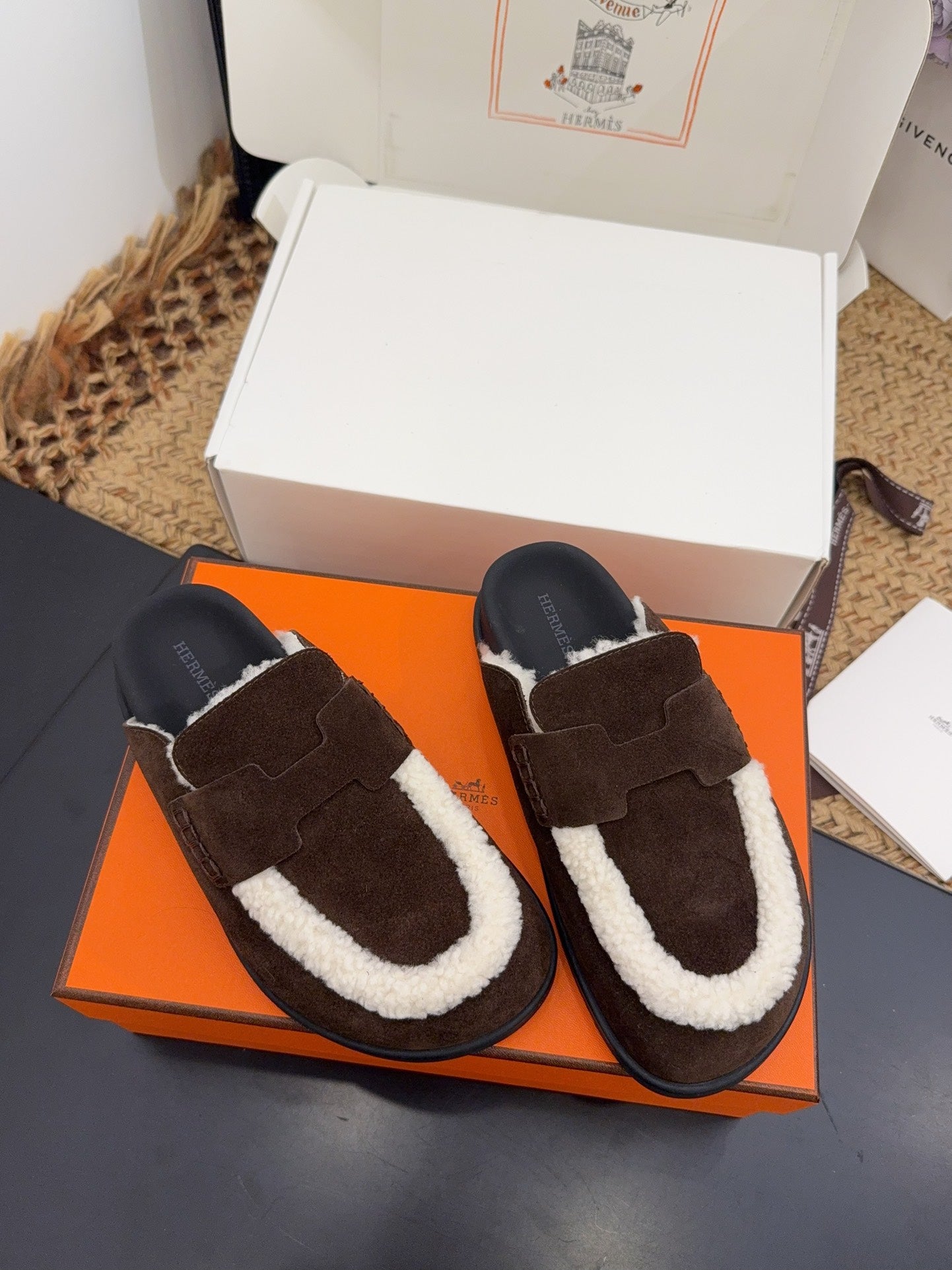 HM 25S MULE IN DARK CHOCOLATE BROWN SUEDE MIX WHITE SHEARLING - 35