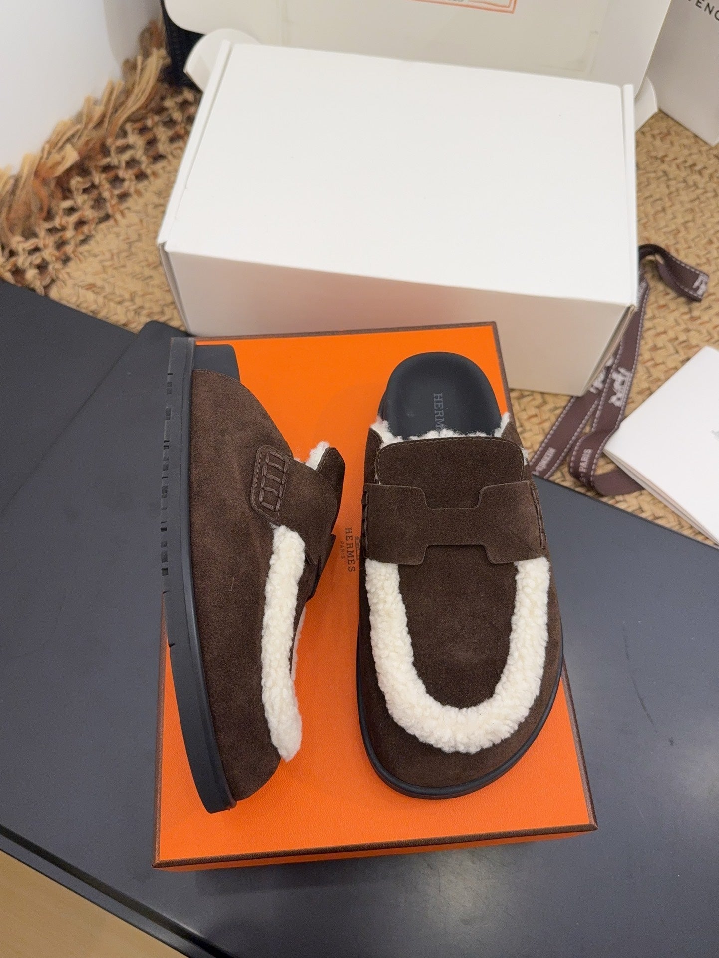 HM 25S MULE IN DARK CHOCOLATE BROWN SUEDE MIX WHITE SHEARLING - 35