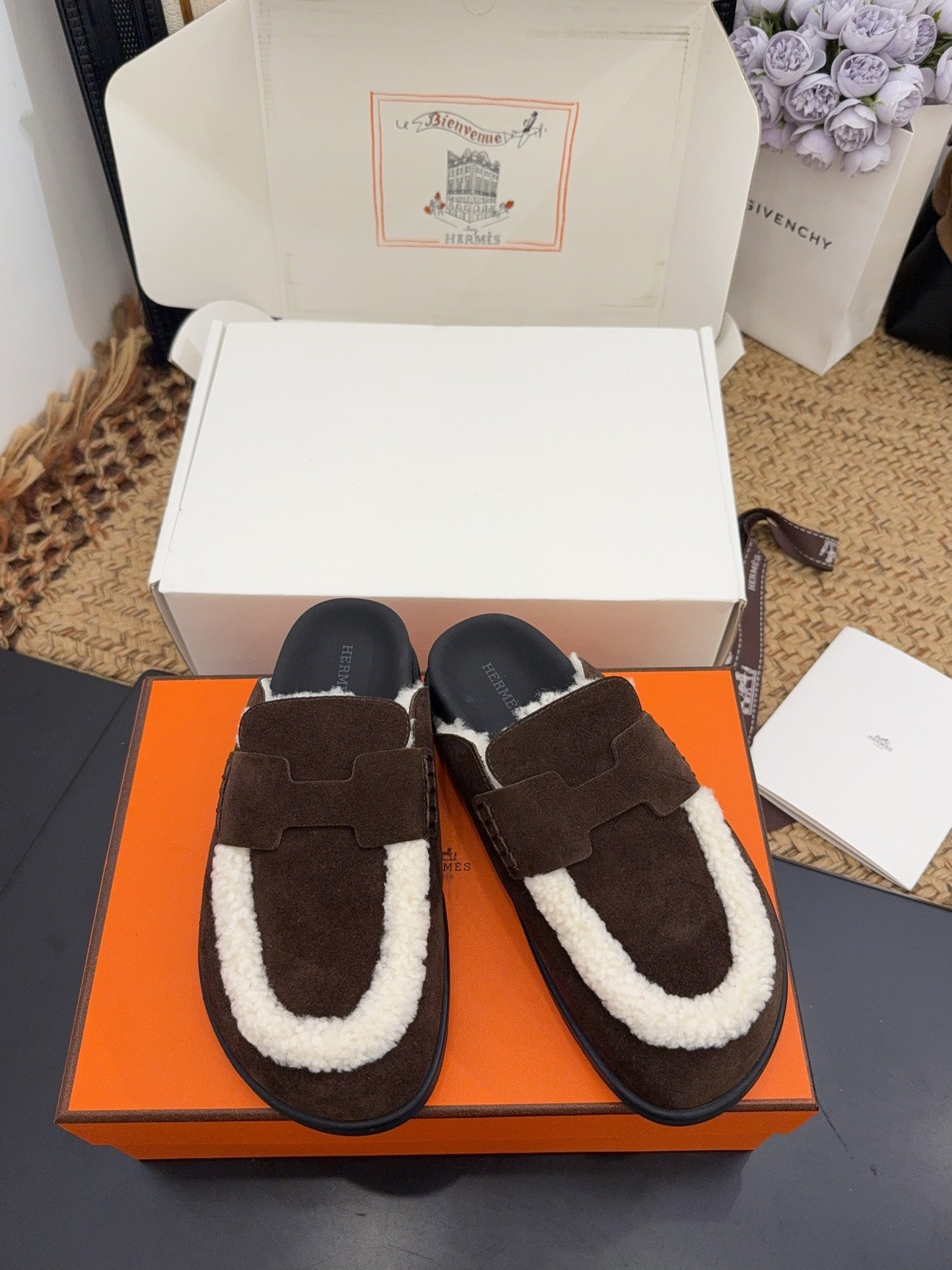 HM 25S MULE IN DARK CHOCOLATE BROWN SUEDE MIX WHITE SHEARLING - 35