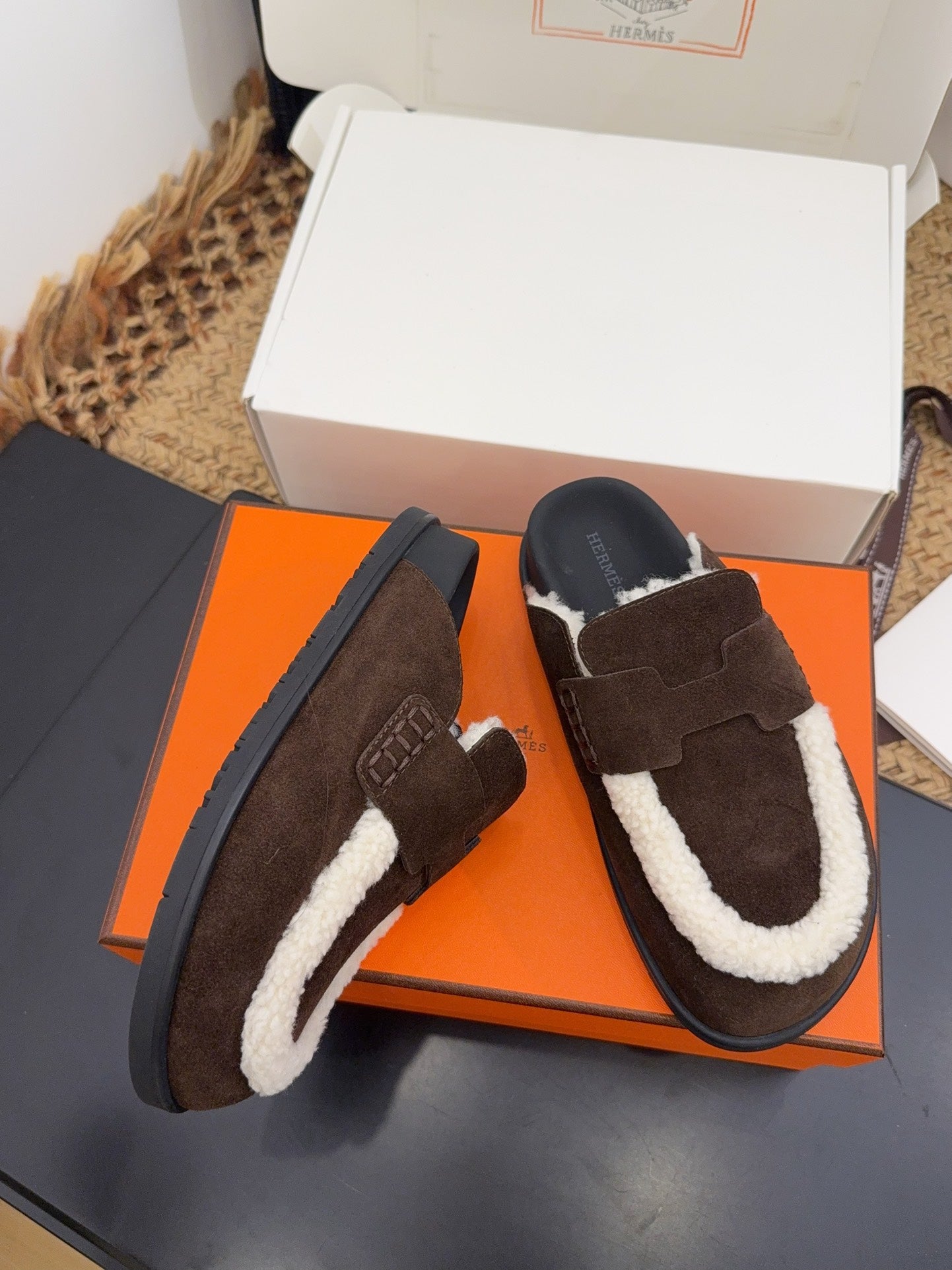 HM 25S MULE IN DARK CHOCOLATE BROWN SUEDE MIX WHITE SHEARLING - 35