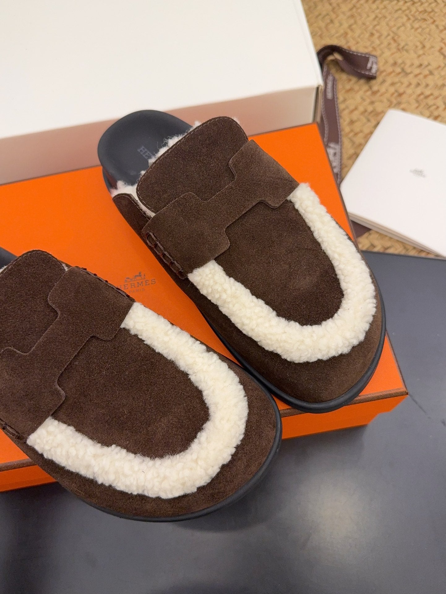 HM 25S MULE IN DARK CHOCOLATE BROWN SUEDE MIX WHITE SHEARLING - 35