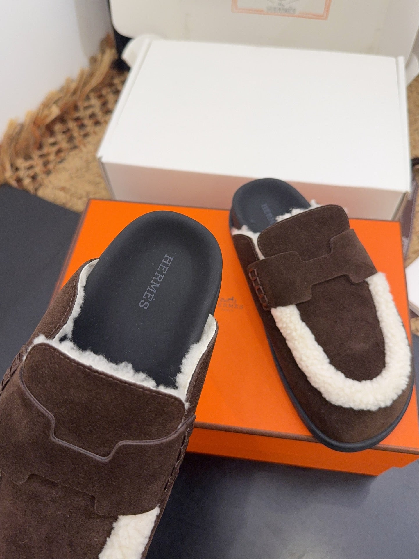 HM 25S MULE IN DARK CHOCOLATE BROWN SUEDE MIX WHITE SHEARLING - 35