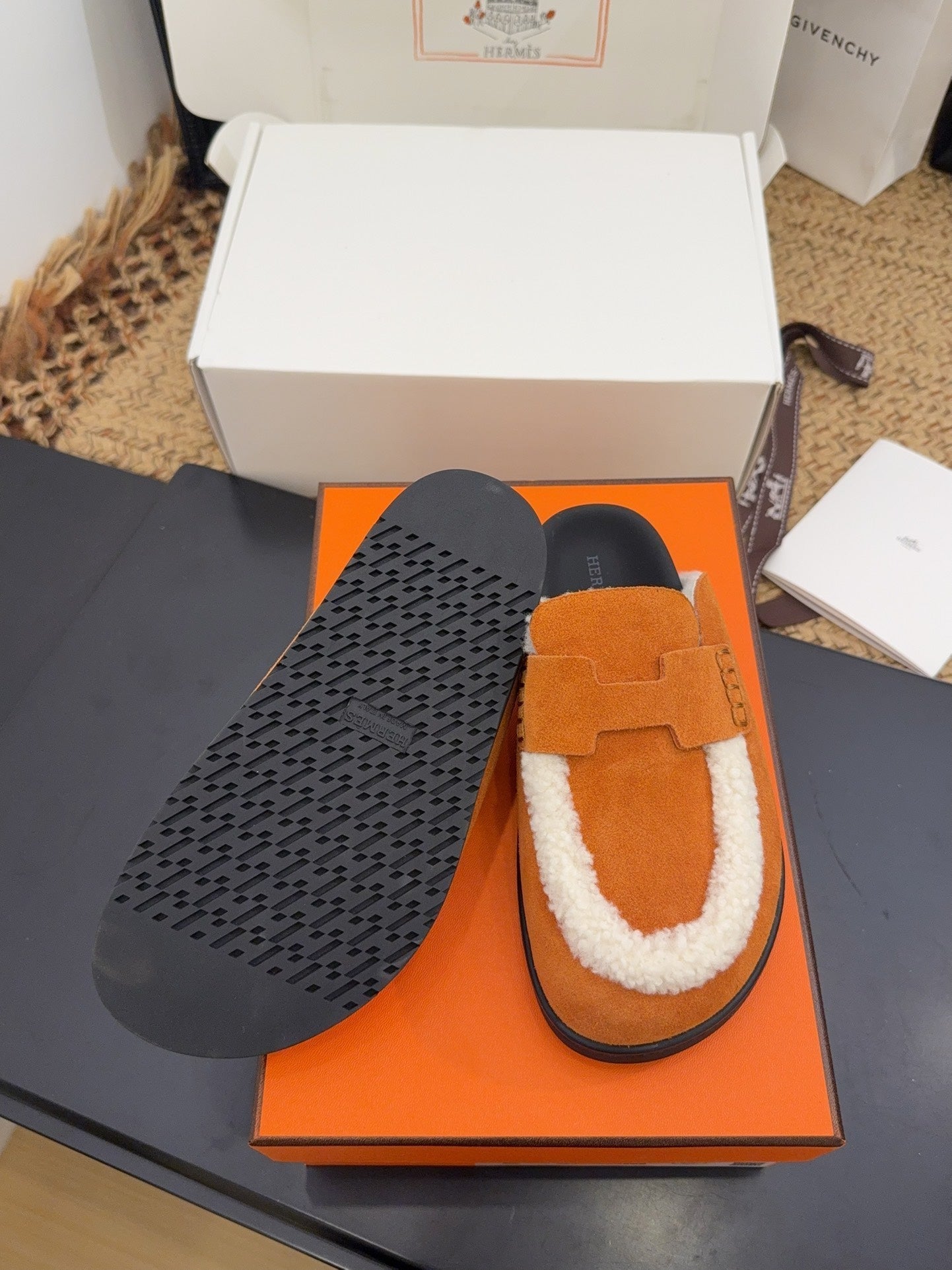 HM 25S MULE IN ORANGE SUEDE MIX WHITE SHEARLING - 35