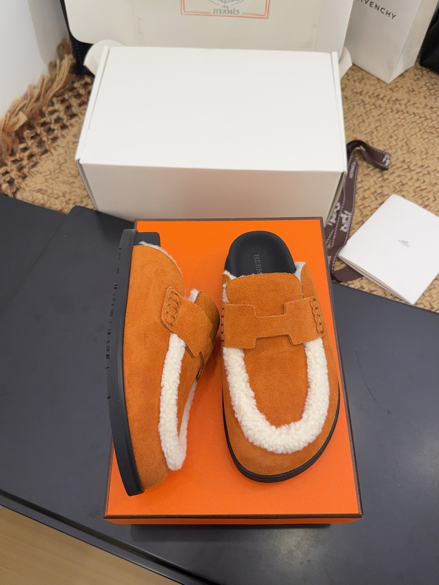 HM 25S MULE IN ORANGE SUEDE MIX WHITE SHEARLING - 35