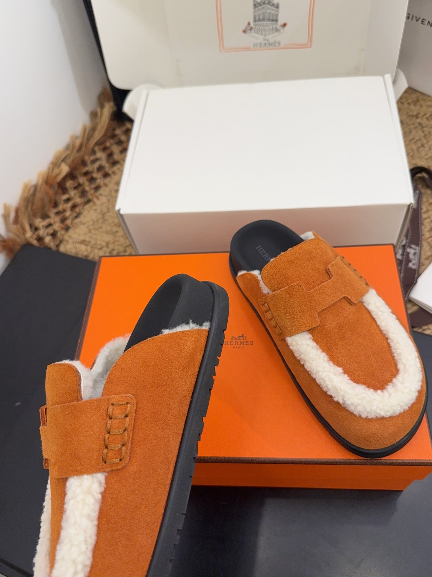 HM 25S MULE IN ORANGE SUEDE MIX WHITE SHEARLING - 35