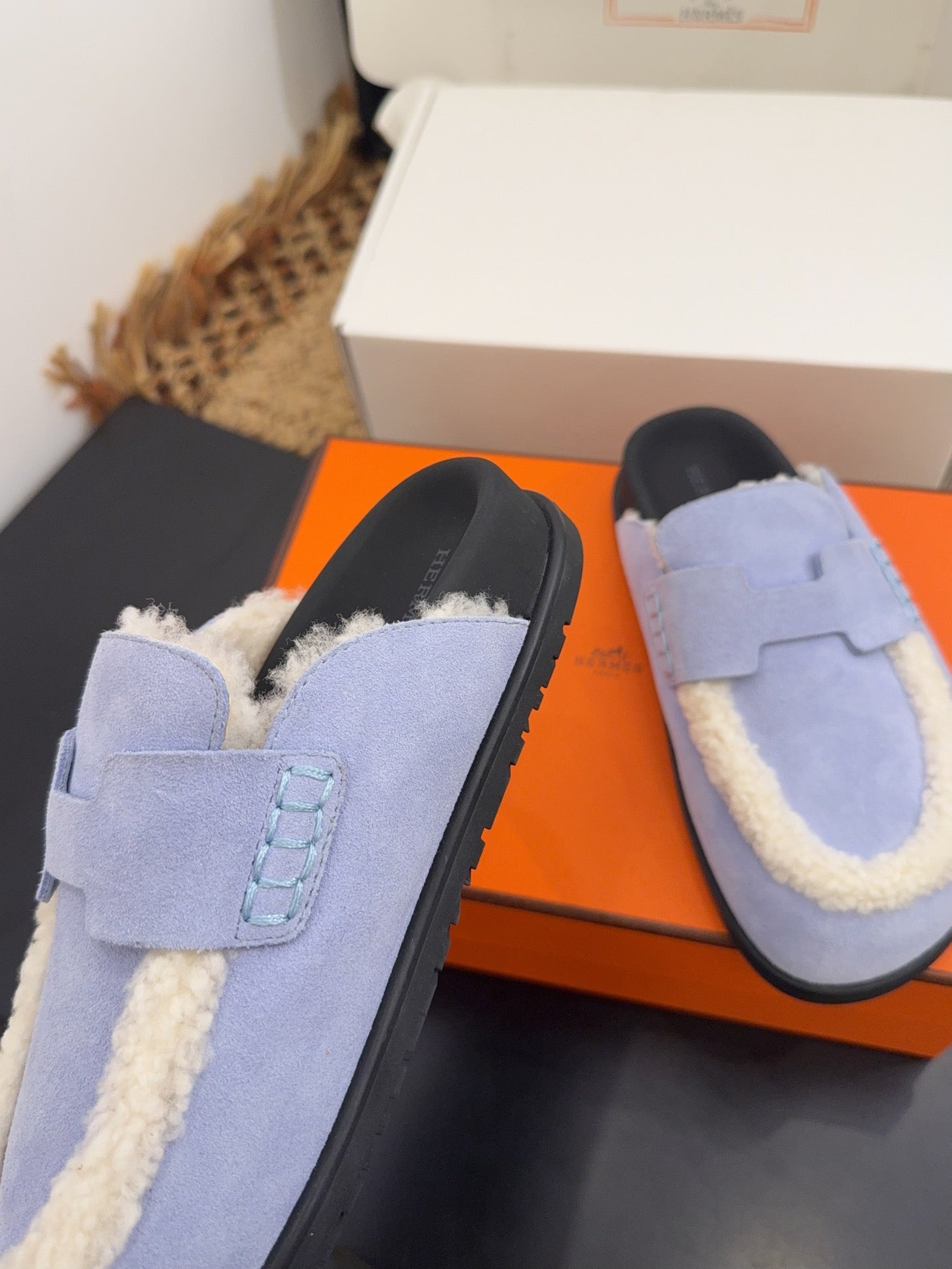 HM 25S MULE IN SOFT LAVENDER BLUE SUEDE MIX WHITE SHEARLING - 35