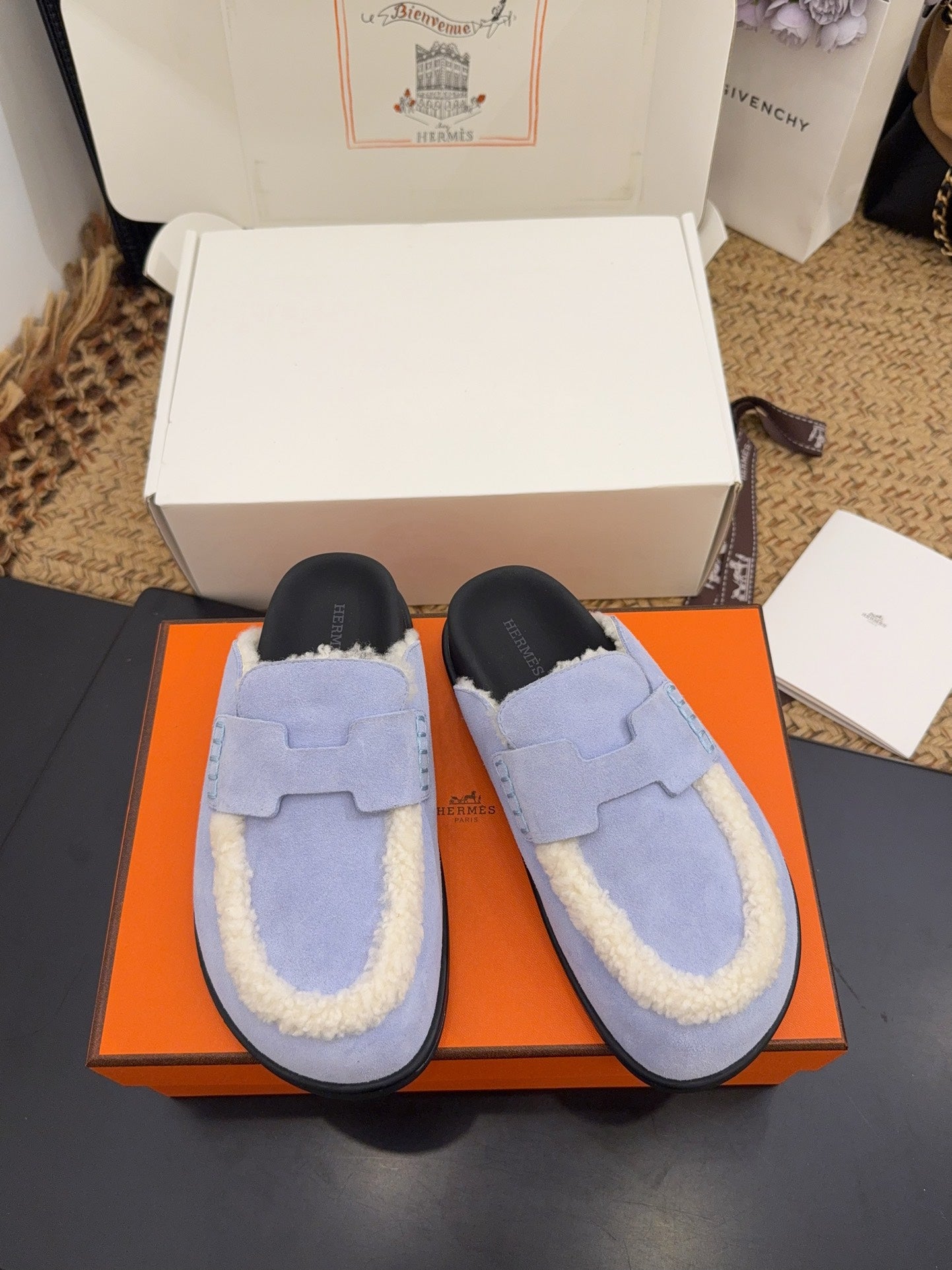 HM 25S MULE IN SOFT LAVENDER BLUE SUEDE MIX WHITE SHEARLING - 35