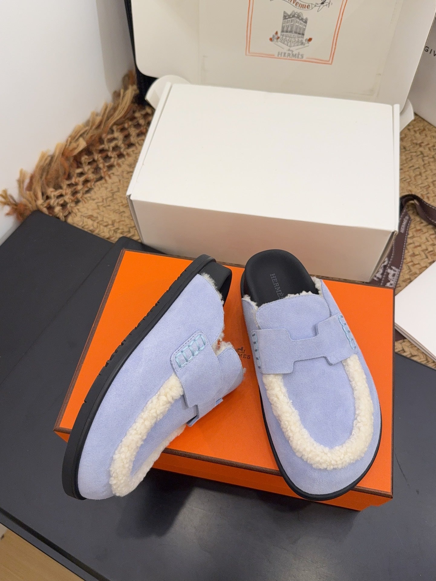 HM 25S MULE IN SOFT LAVENDER BLUE SUEDE MIX WHITE SHEARLING - 35