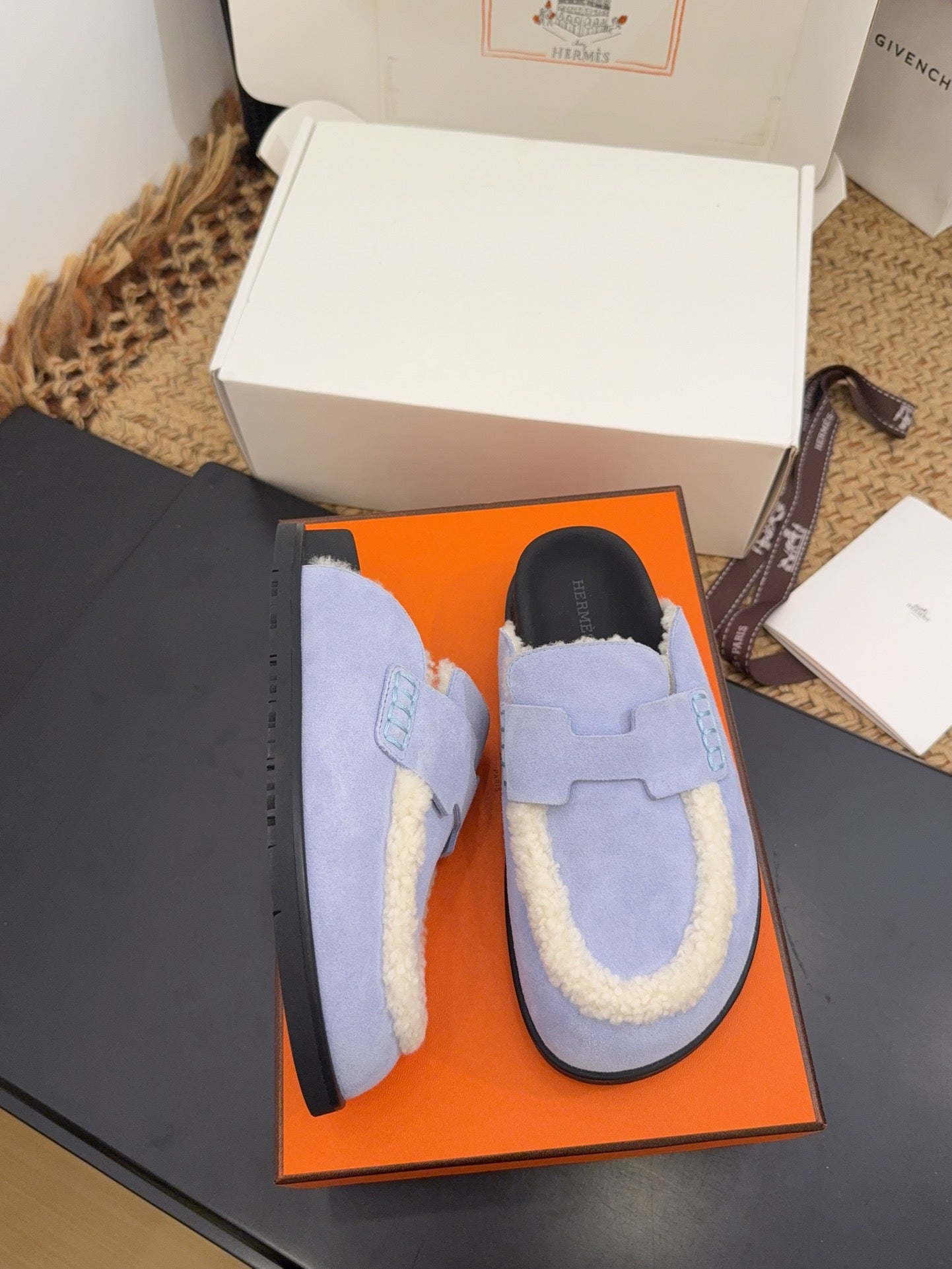 HM 25S MULE IN SOFT LAVENDER BLUE SUEDE MIX WHITE SHEARLING - 35