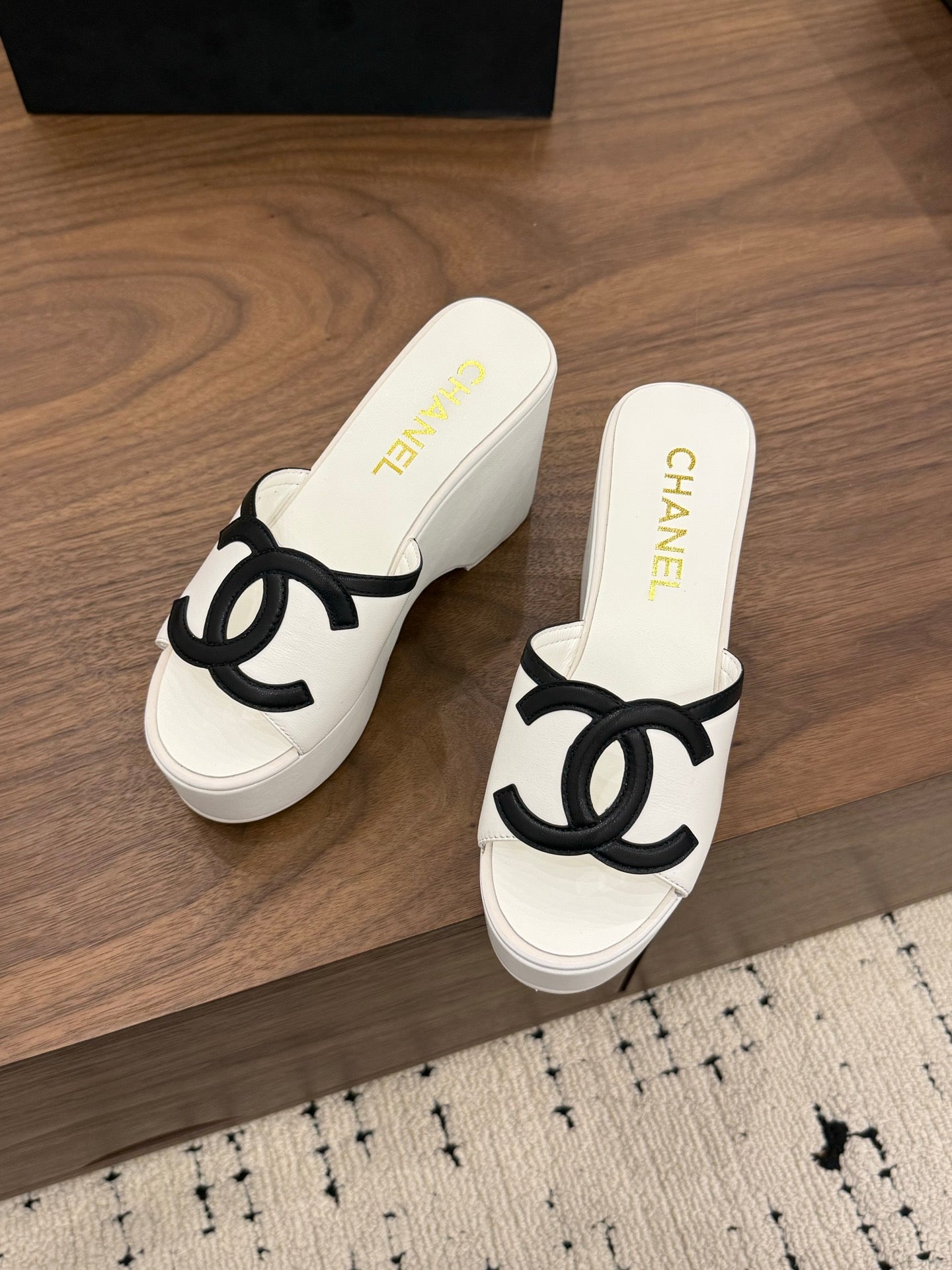 CHANEL 26S WEDGE SANDALS 95 MM IN WHITE CALFSKIN