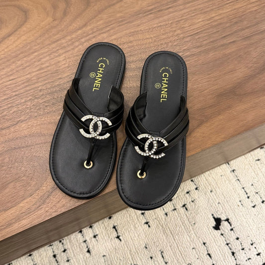 БОСОНІЖКИ-СЛІНГИ CHANEL 26S З ЧОРНОЇ ТЕЛЯЧОЇ ШКІРИ З ЛОГОТИПОМ CC ЗІ СТРАЗІВ