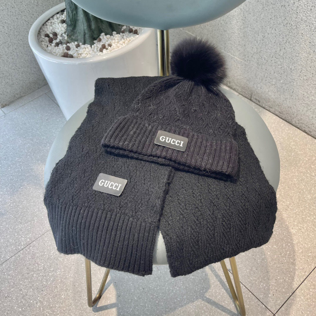 SET SCARF AND HAT IN BLACK WOOL AND FOX FUR 420833