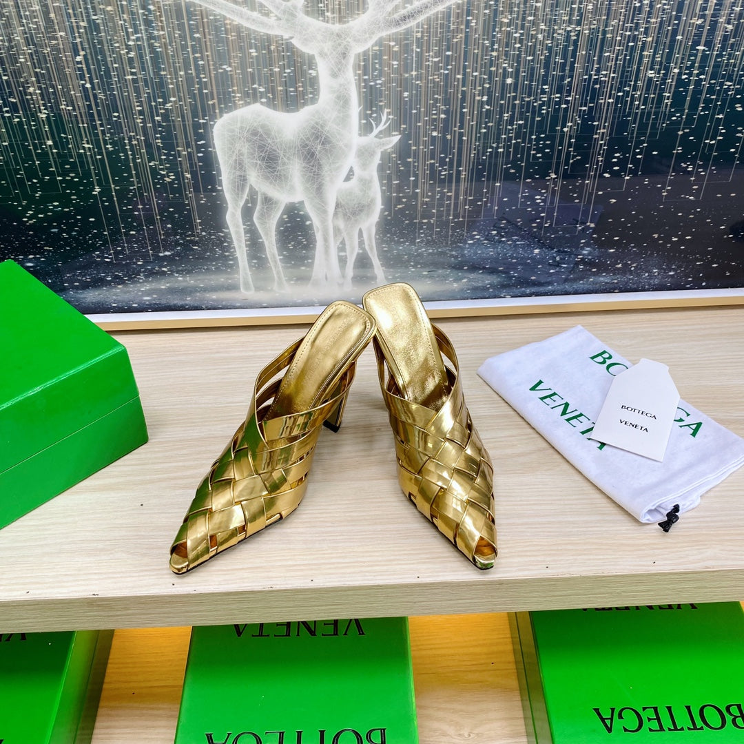 ALFIE LEATHER HIGH MULES IN GOLD PATENT CALFSKIN WITH WOVEN DESIGN - 34