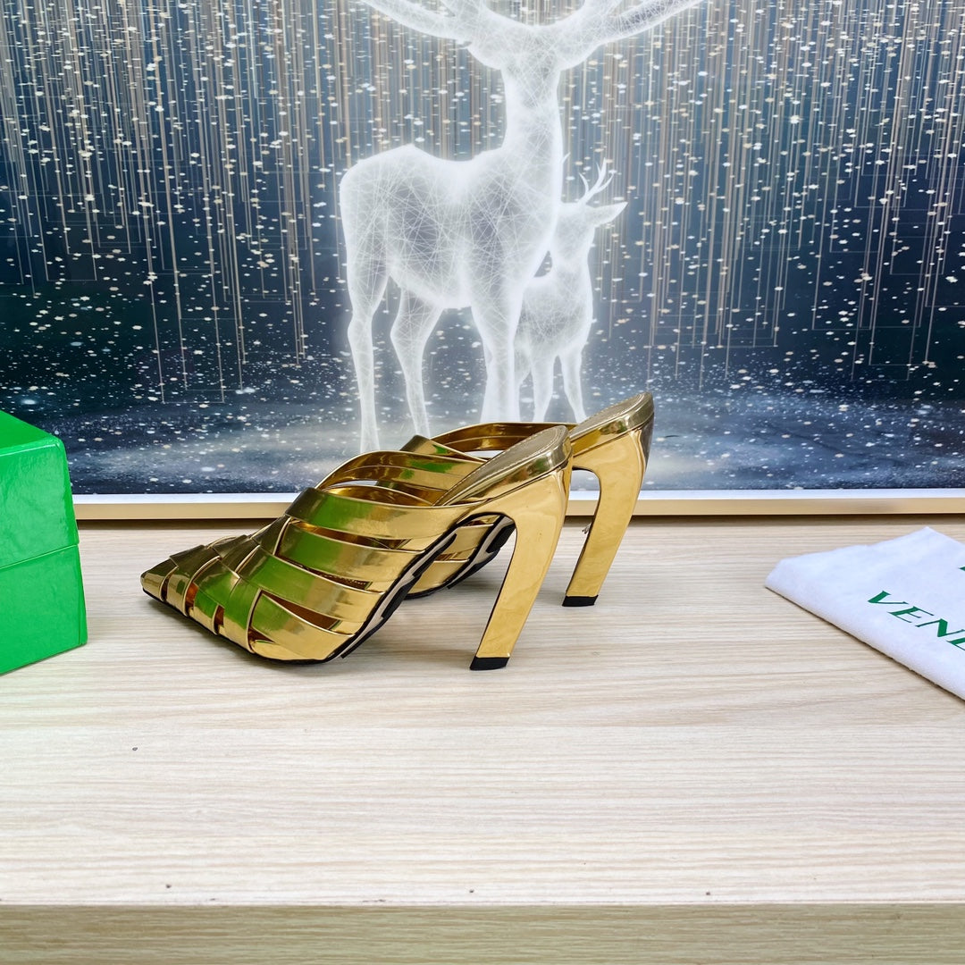 ALFIE LEATHER HIGH MULES IN GOLD PATENT CALFSKIN WITH WOVEN DESIGN - 34
