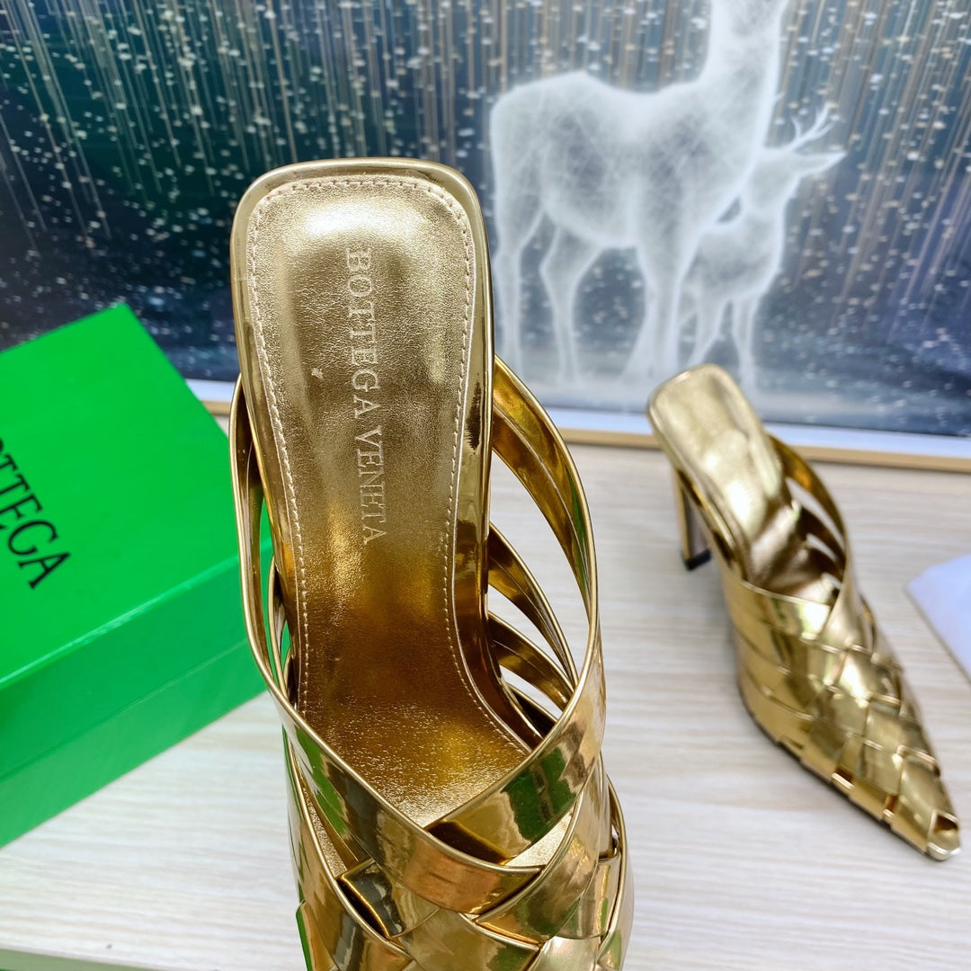 ALFIE LEATHER HIGH MULES IN GOLD PATENT CALFSKIN WITH WOVEN DESIGN - 34