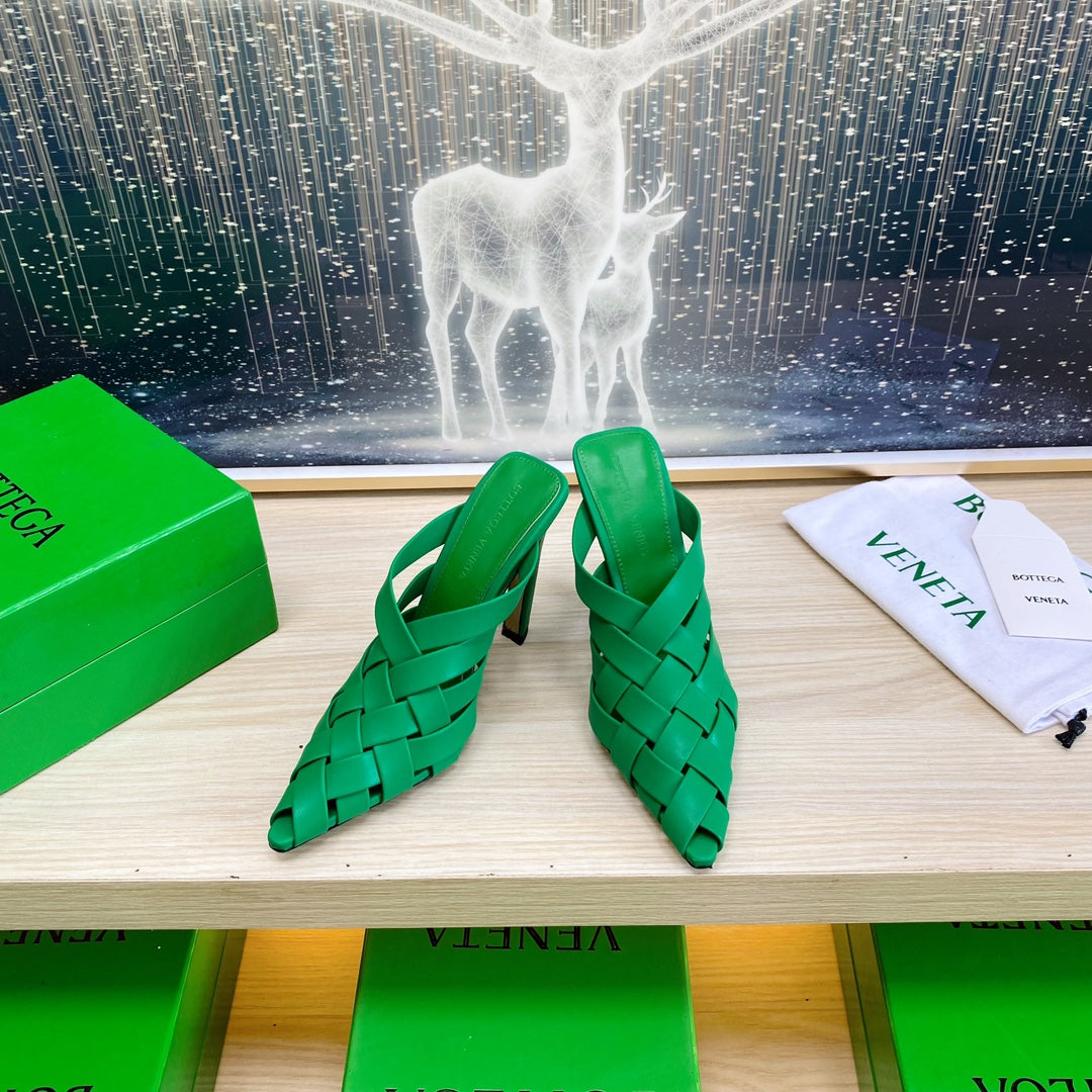 ALFIE LEATHER HIGH MULES IN EMERALD GREEN CALFSKIN WITH WOVEN DESIGN - 34