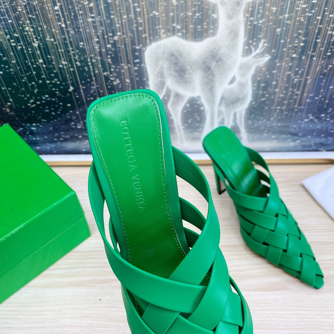 ALFIE LEATHER HIGH MULES IN EMERALD GREEN CALFSKIN WITH WOVEN DESIGN - 34