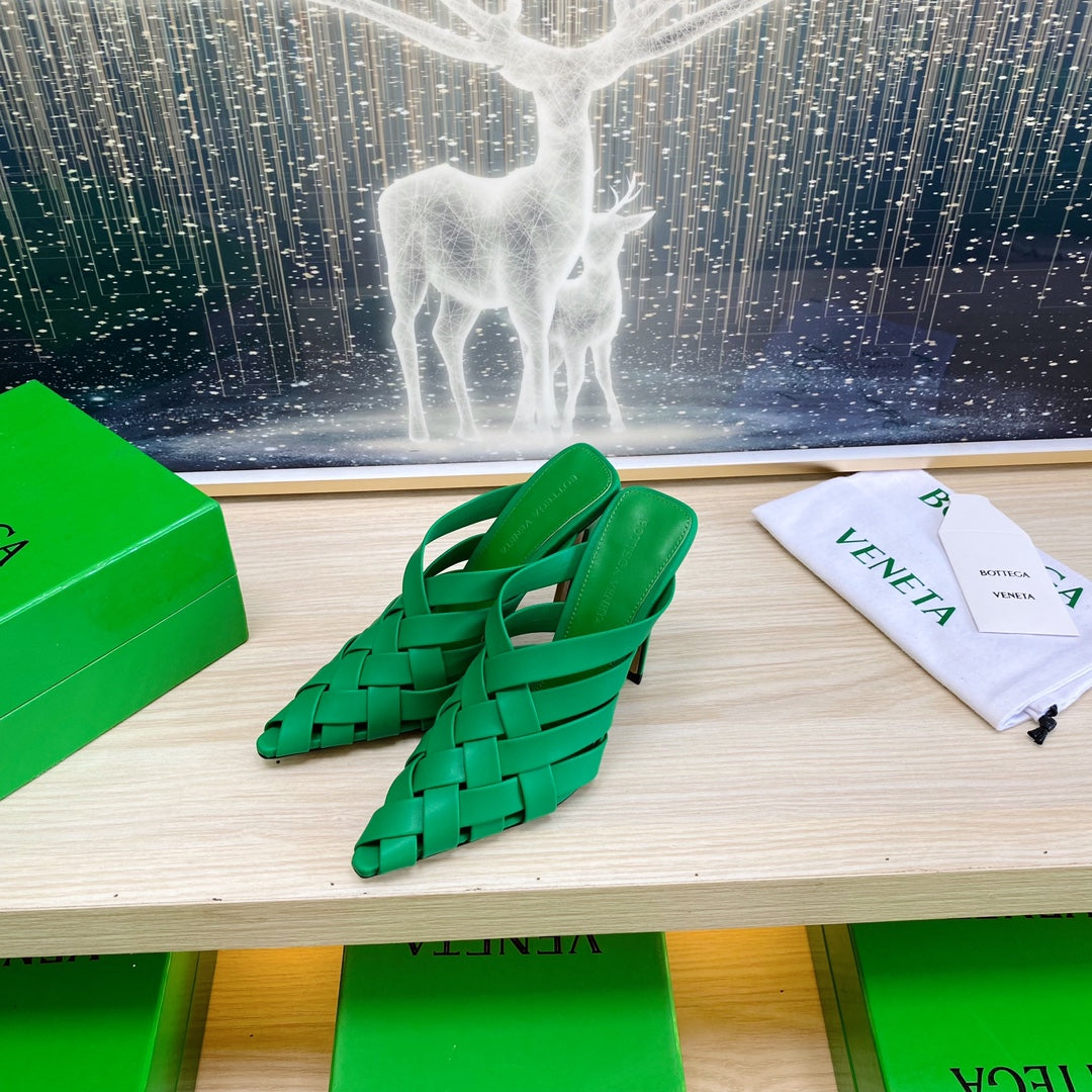 ALFIE LEATHER HIGH MULES IN EMERALD GREEN CALFSKIN WITH WOVEN DESIGN - 34