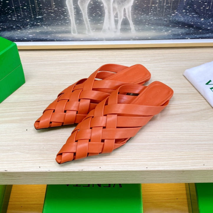 ALFIE LEATHER FLAT MULES IN VIVID ORANGE PATENT CALFSKIN WITH WOVEN DESIGN - 34