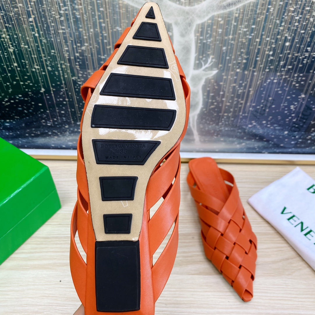 ALFIE LEATHER FLAT MULES IN VIVID ORANGE PATENT CALFSKIN WITH WOVEN DESIGN - 34