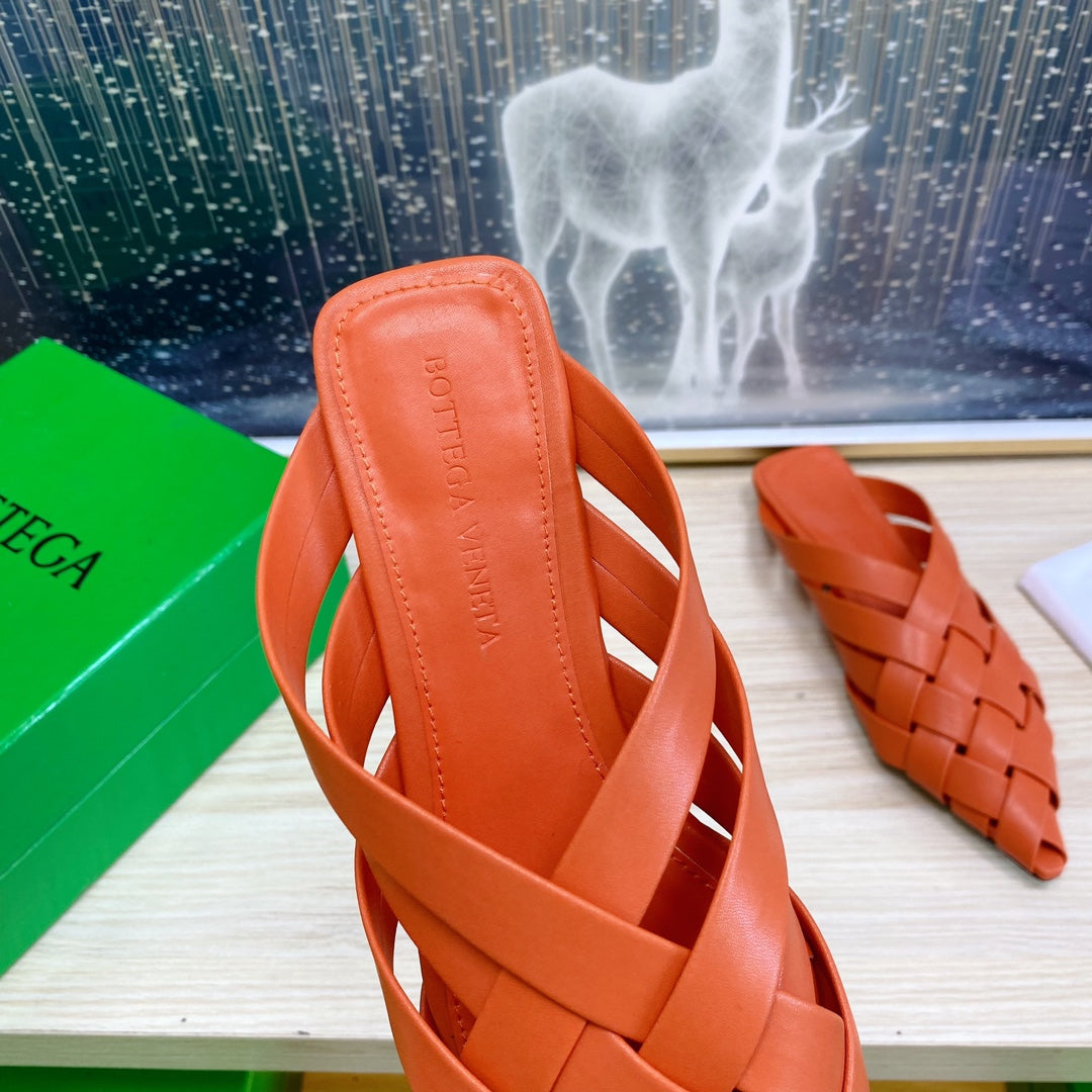 ALFIE LEATHER FLAT MULES IN VIVID ORANGE PATENT CALFSKIN WITH WOVEN DESIGN - 34