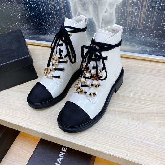 CC COMBAT BOOTS IN WHITE WRINKLED CALFSKIN AND BLACK GROSGRAIN WITH FAUX PEARL - 35