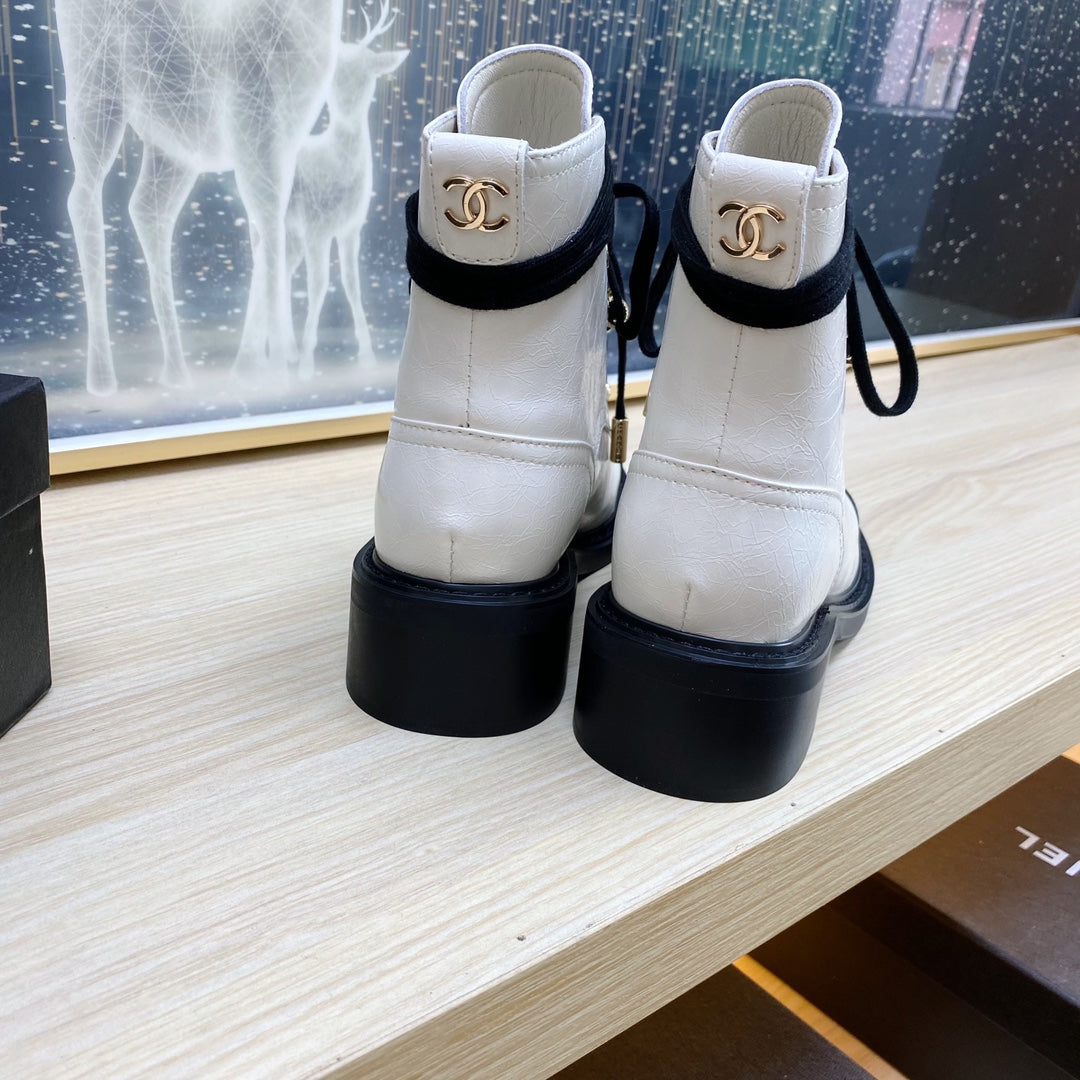 CC COMBAT BOOTS IN WHITE WRINKLED CALFSKIN AND BLACK GROSGRAIN WITH FAUX PEARL - 35