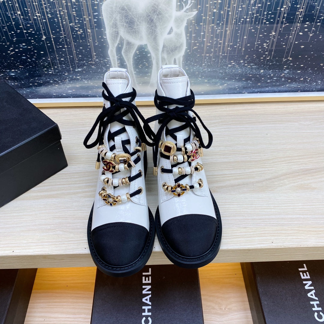 CC COMBAT BOOTS IN WHITE WRINKLED CALFSKIN AND BLACK GROSGRAIN WITH FAUX PEARL - 35