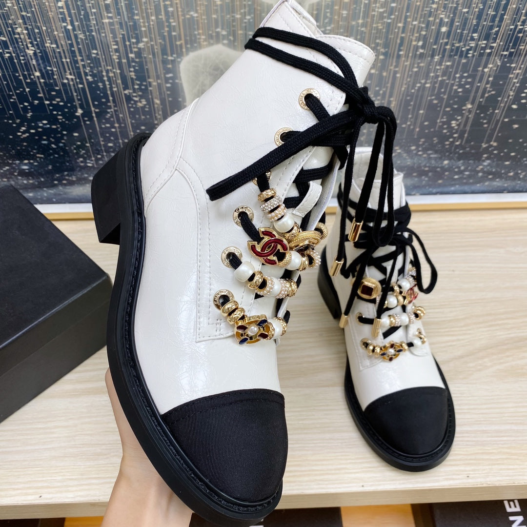 CC COMBAT BOOTS IN WHITE WRINKLED CALFSKIN AND BLACK GROSGRAIN WITH FAUX PEARL - 35