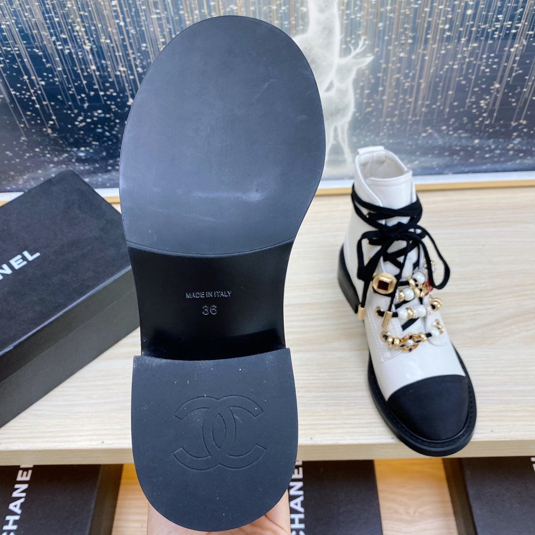 CC COMBAT BOOTS IN WHITE WRINKLED CALFSKIN AND BLACK GROSGRAIN WITH FAUX PEARL - 35