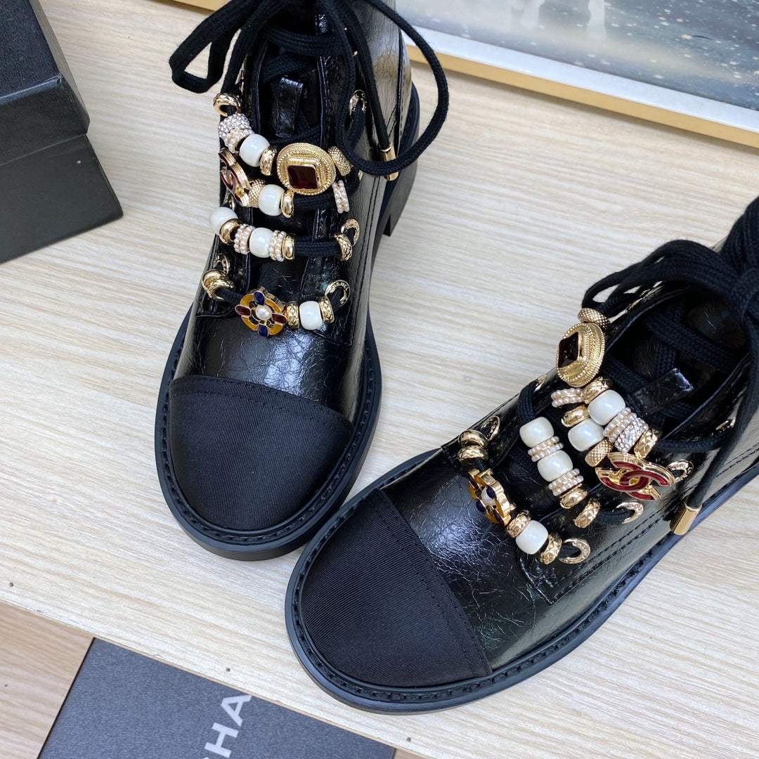 CC COMBAT BOOTS IN BLACK WRINKLED CALFSKIN AND GROSGRAIN WITH FAUX PEARL - 35
