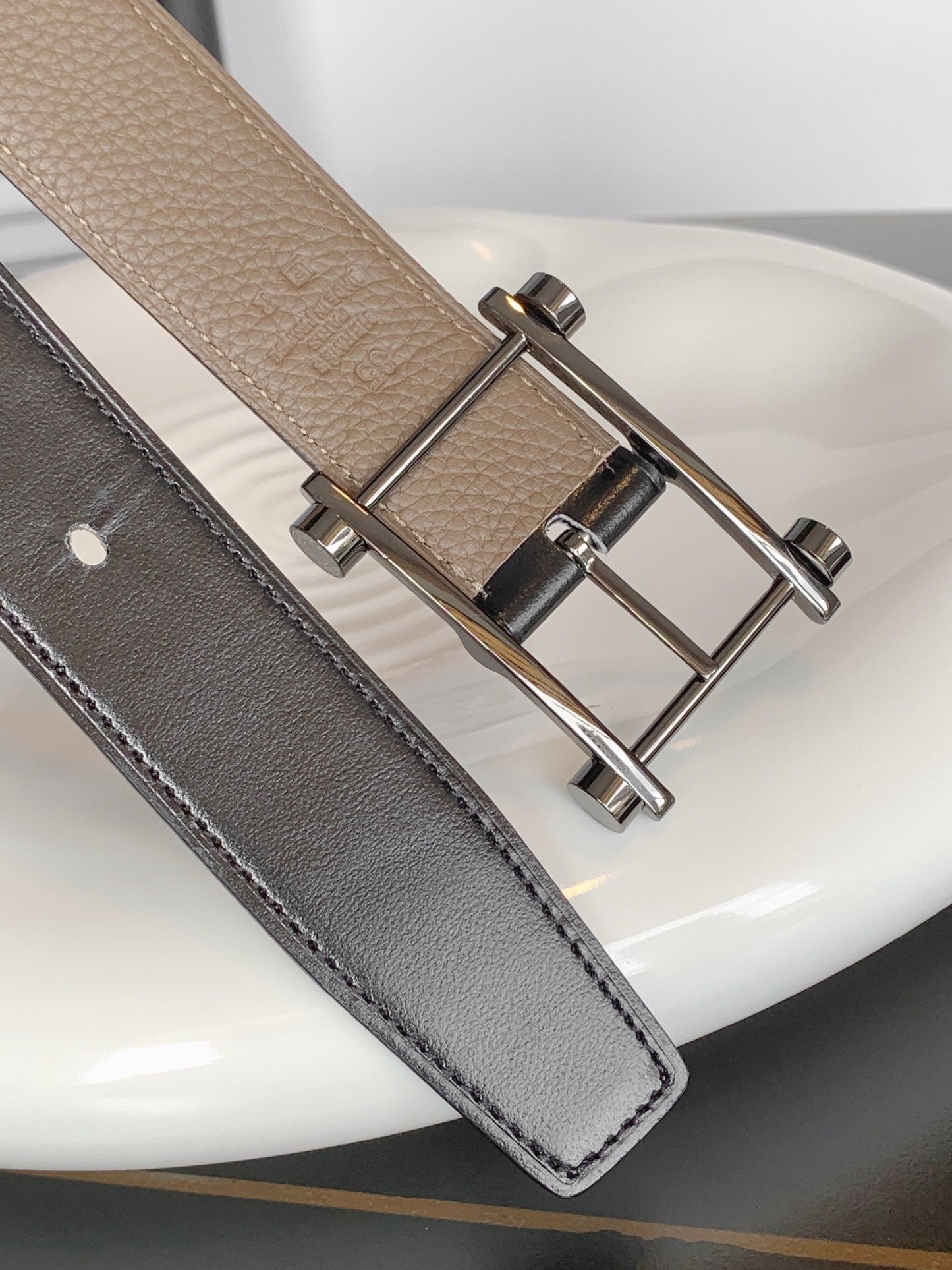 HM REVERSIBLE BLACK AND CAMEL BROWN LEATHER STRAP 32 MM SILVER HARDWARE - 30