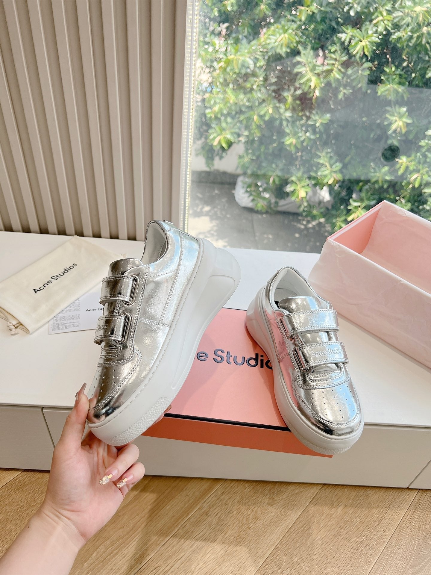 ACNE STUDIO SNEAKER IN SILVER LAMBSKIN - 35