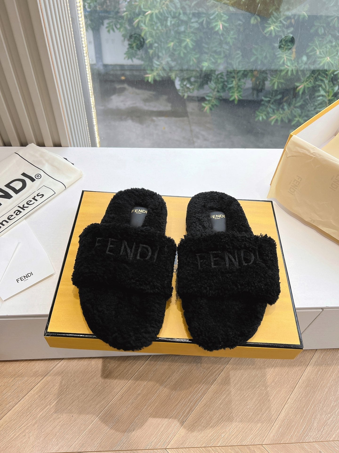 FLAT SLIDE IN BLACK FLEECE - 35