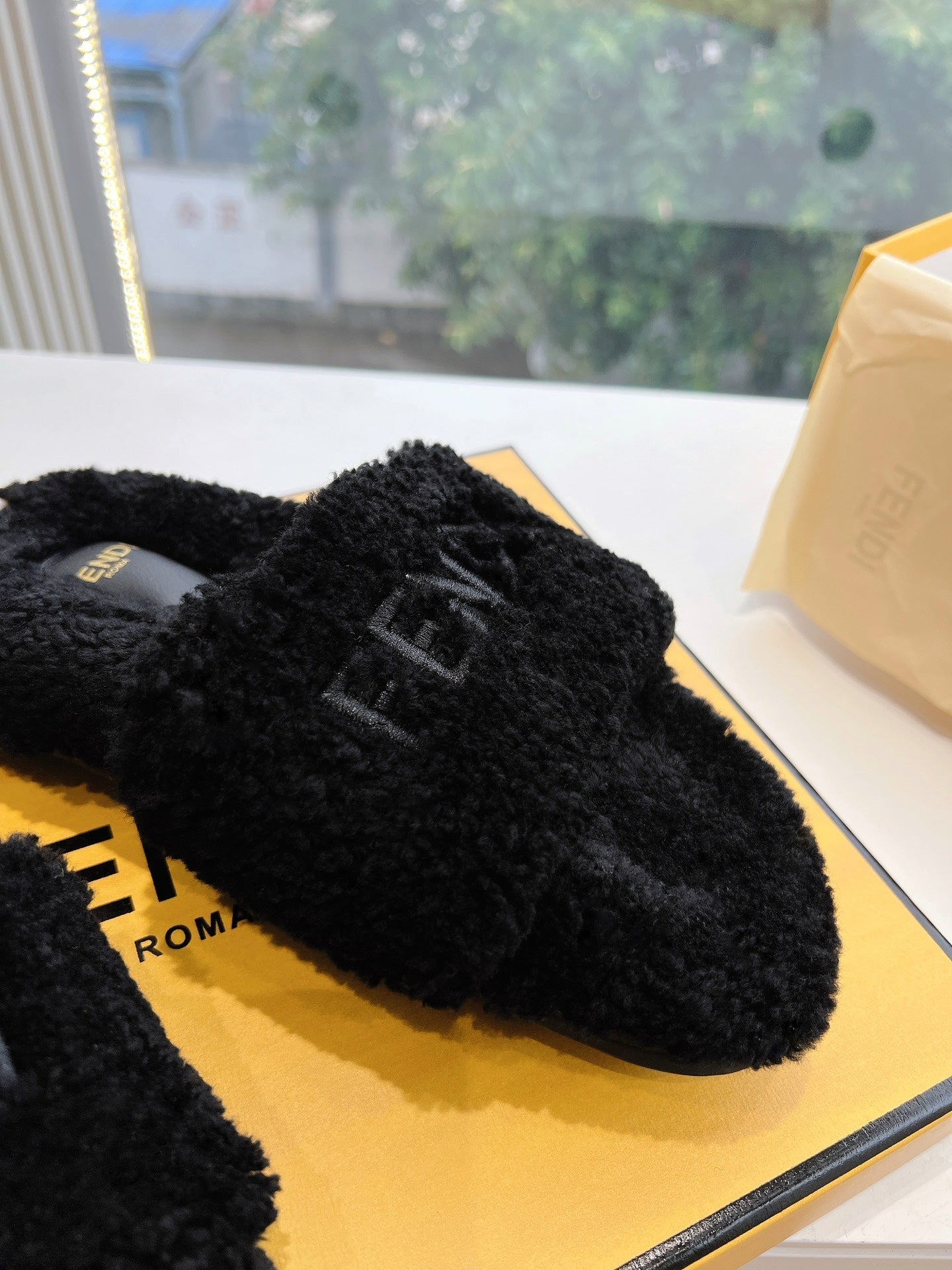 FLAT SLIDE IN BLACK FLEECE - 35