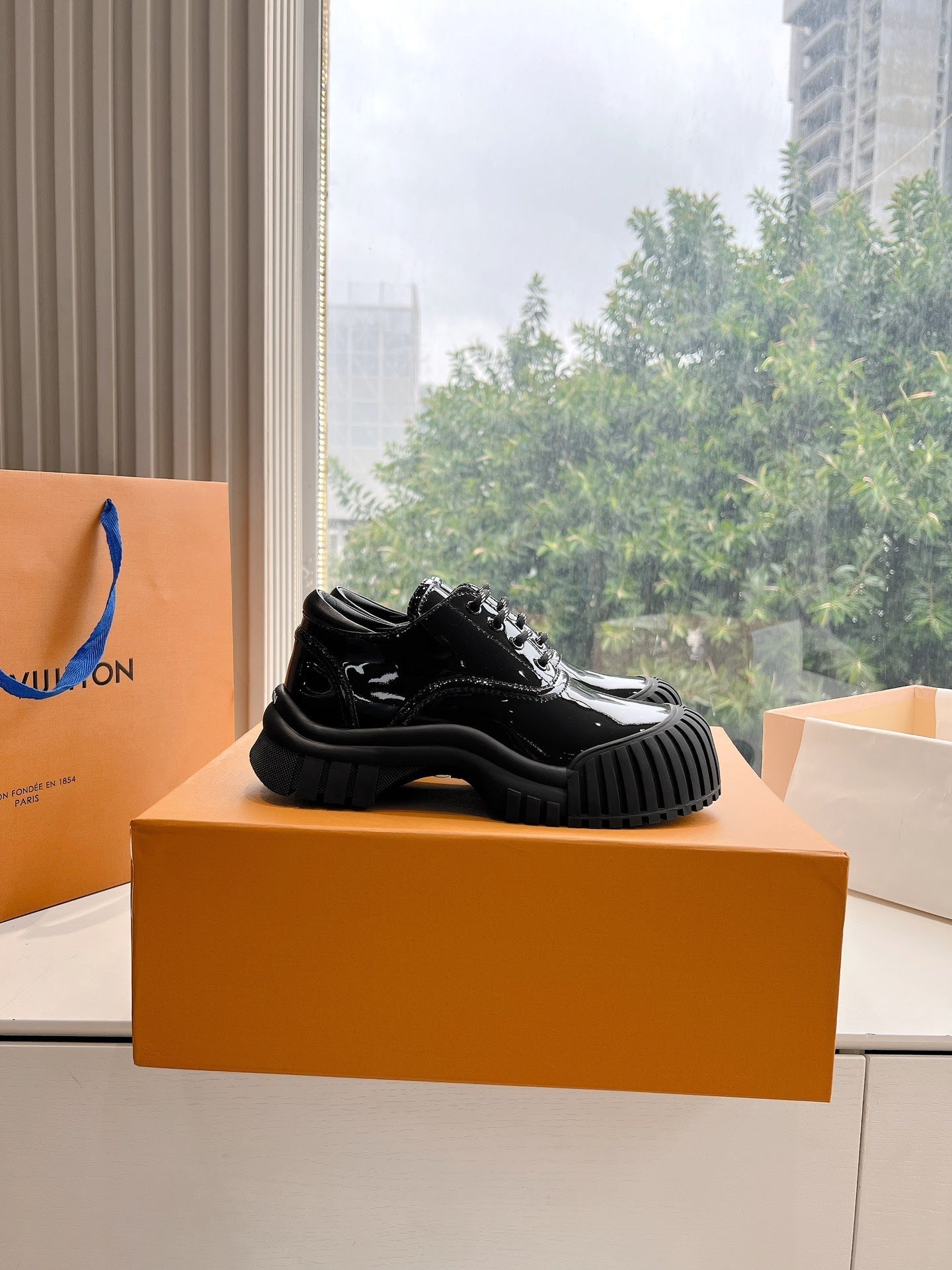 LV ARCHLIGHT SKATE SNEAKER IN BLACK GLOSSY CALFSKIN - 35
