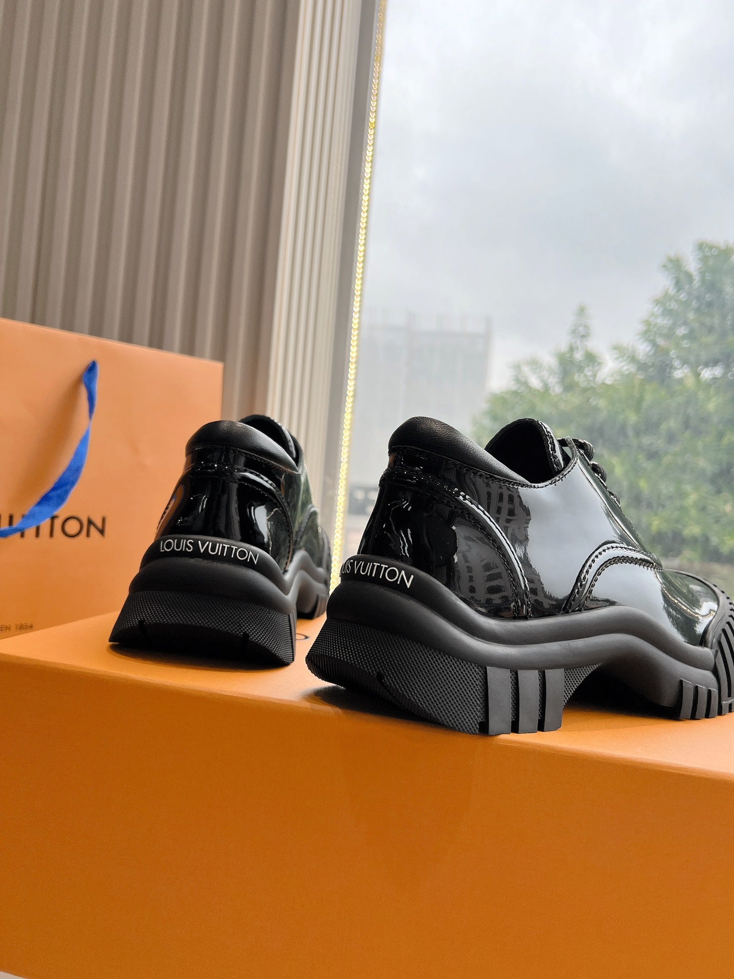 LV ARCHLIGHT SKATE SNEAKER IN BLACK GLOSSY CALFSKIN - 35