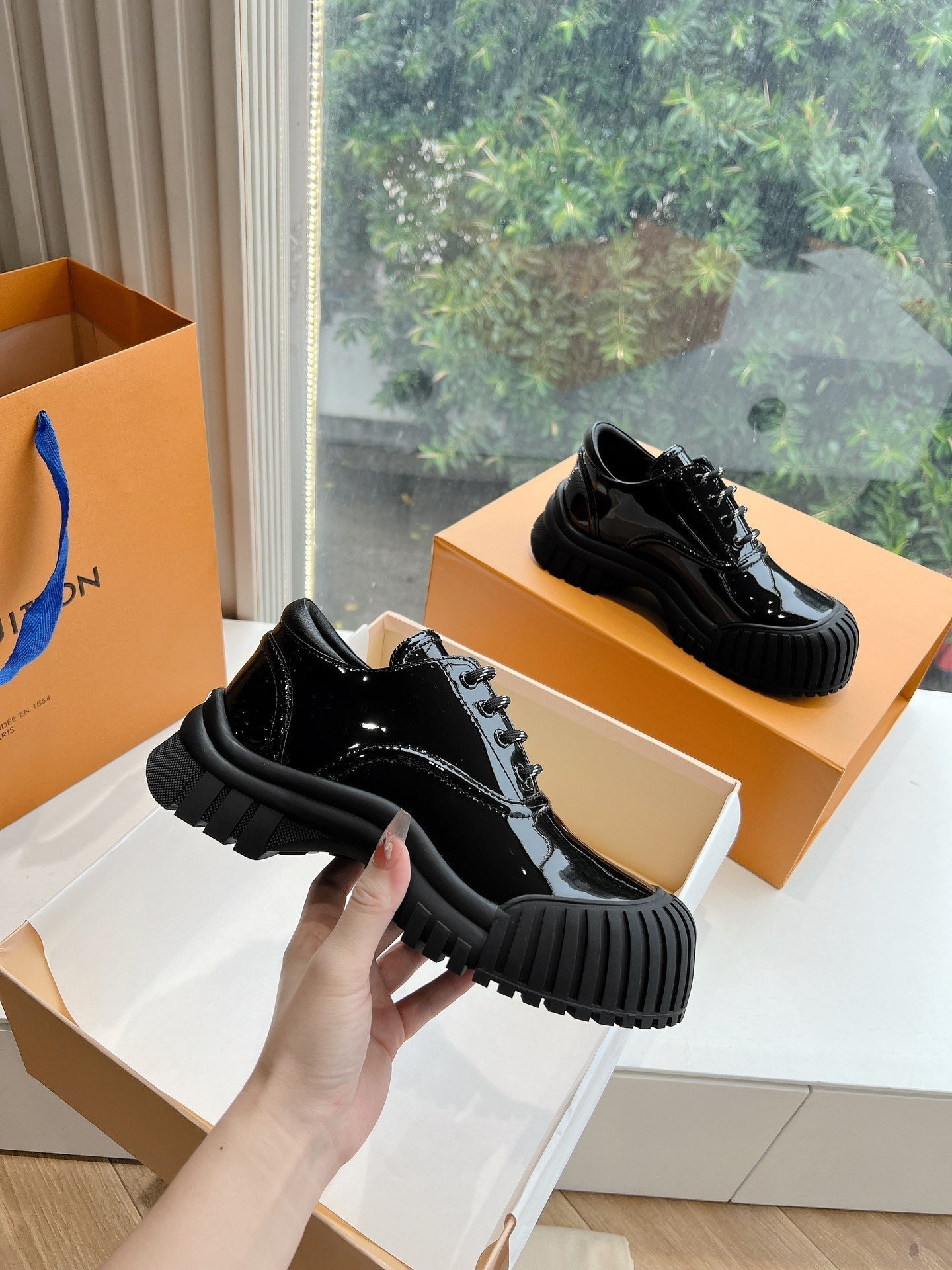 LV ARCHLIGHT SKATE SNEAKER IN BLACK GLOSSY CALFSKIN - 35