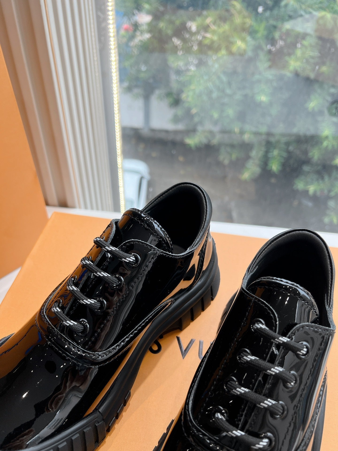 LV ARCHLIGHT SKATE SNEAKER IN BLACK GLOSSY CALFSKIN - 35