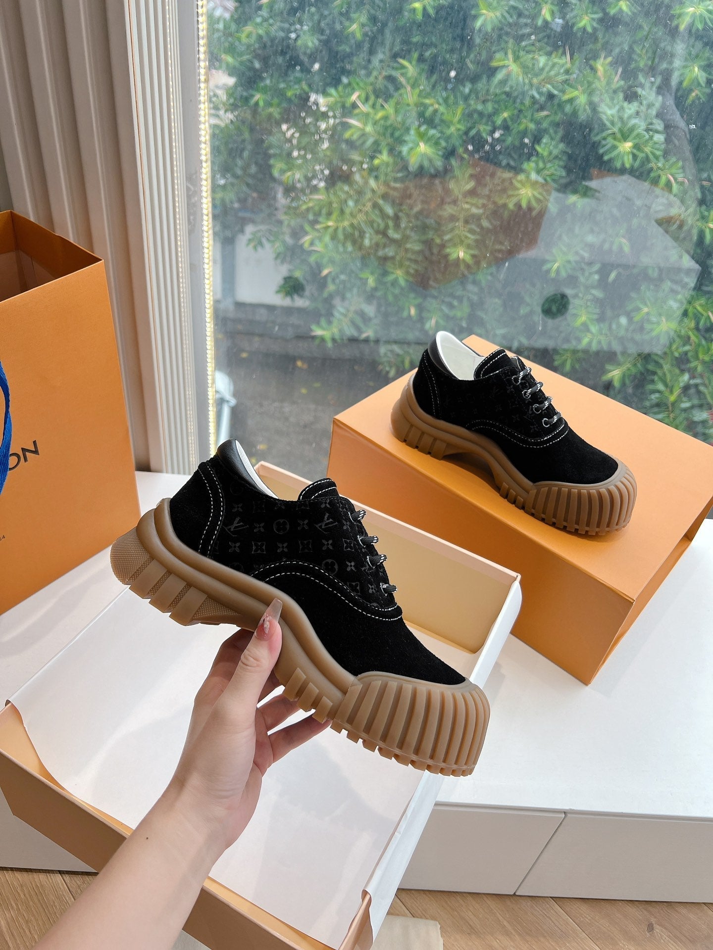 LV ARCHLIGHT SKATE SNEAKER IN BLACK EMBOSSED SUEDE - 35