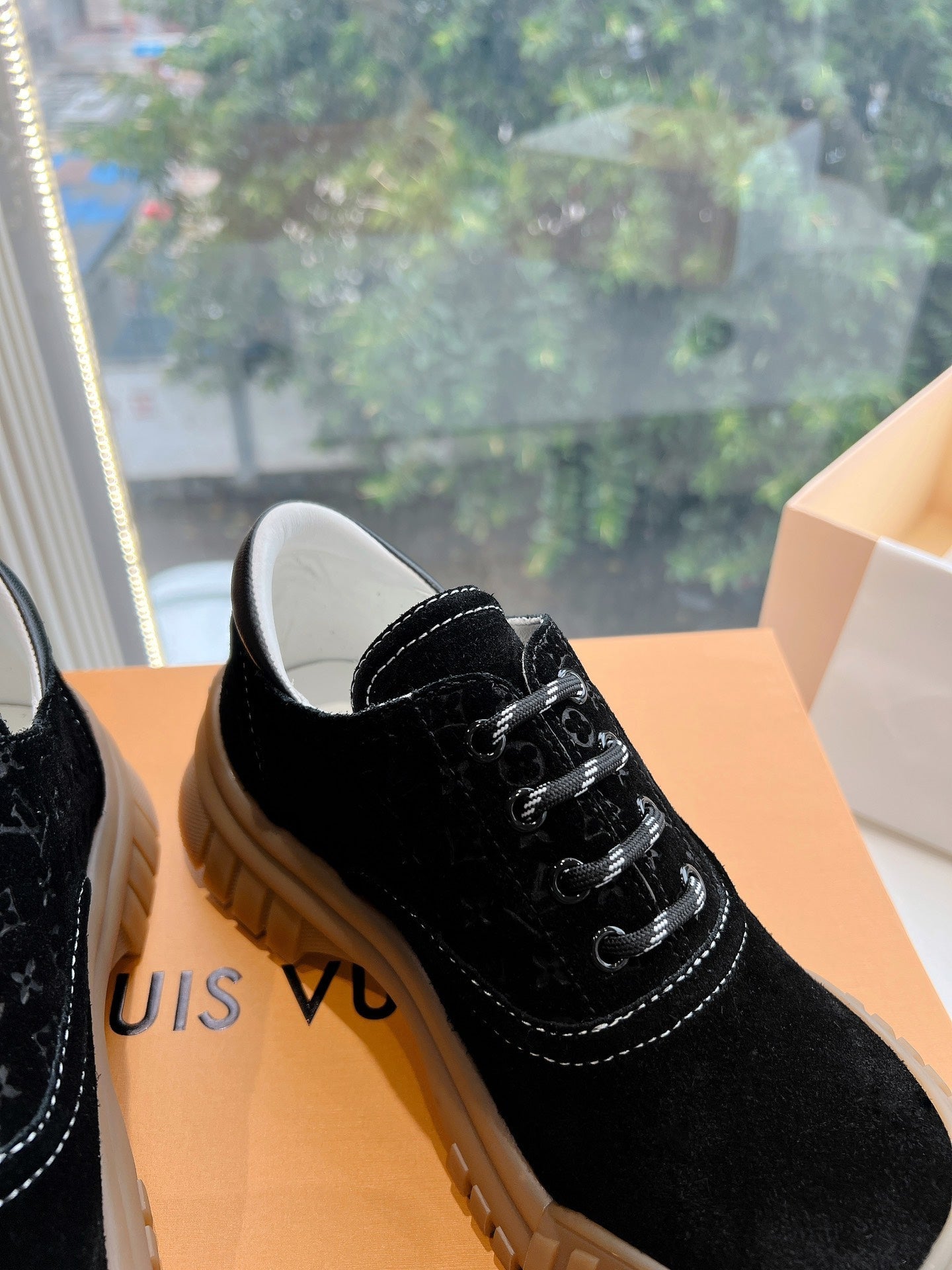 LV ARCHLIGHT SKATE SNEAKER IN BLACK EMBOSSED SUEDE - 35