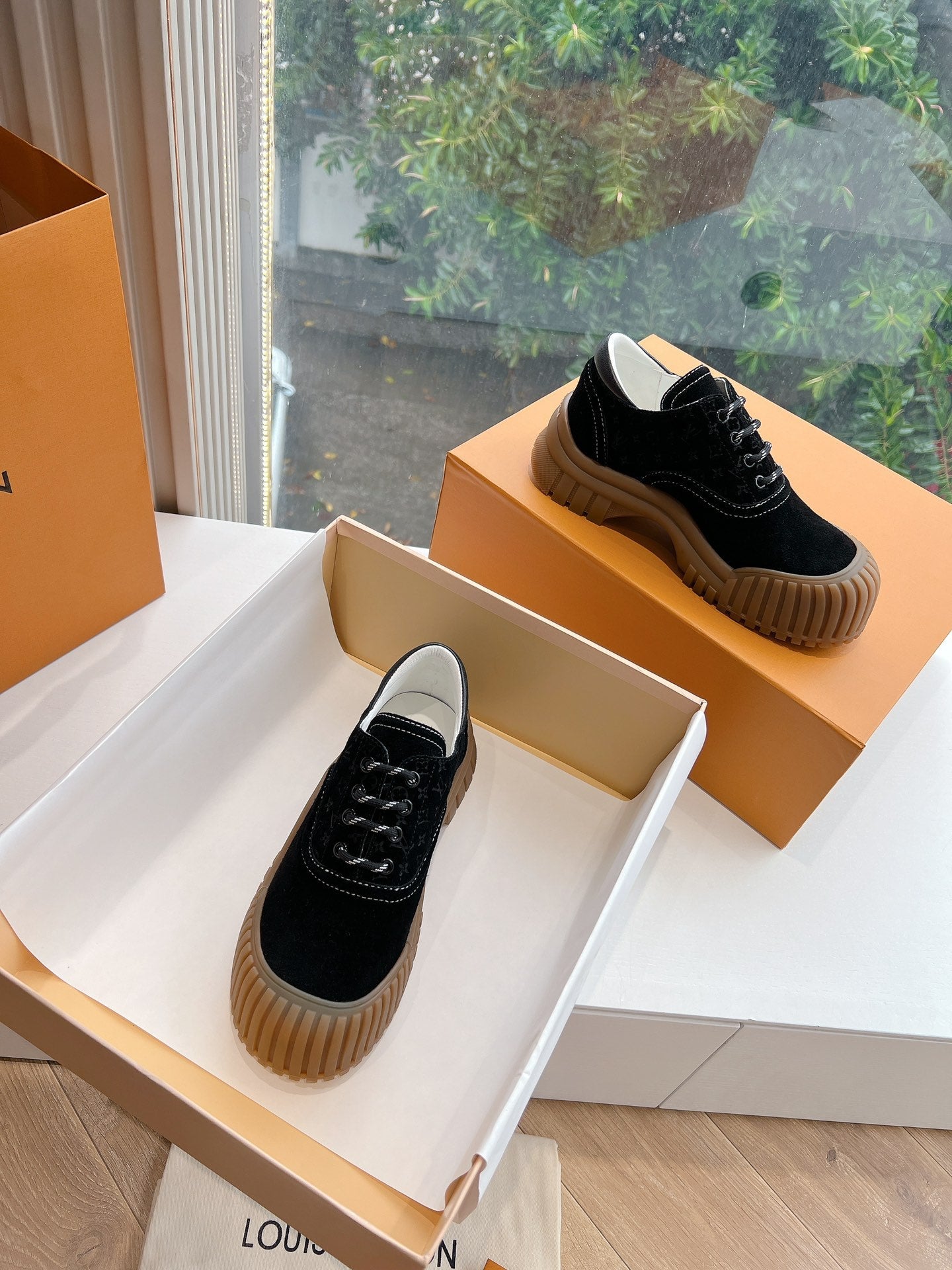 LV ARCHLIGHT SKATE SNEAKER IN BLACK EMBOSSED SUEDE - 35