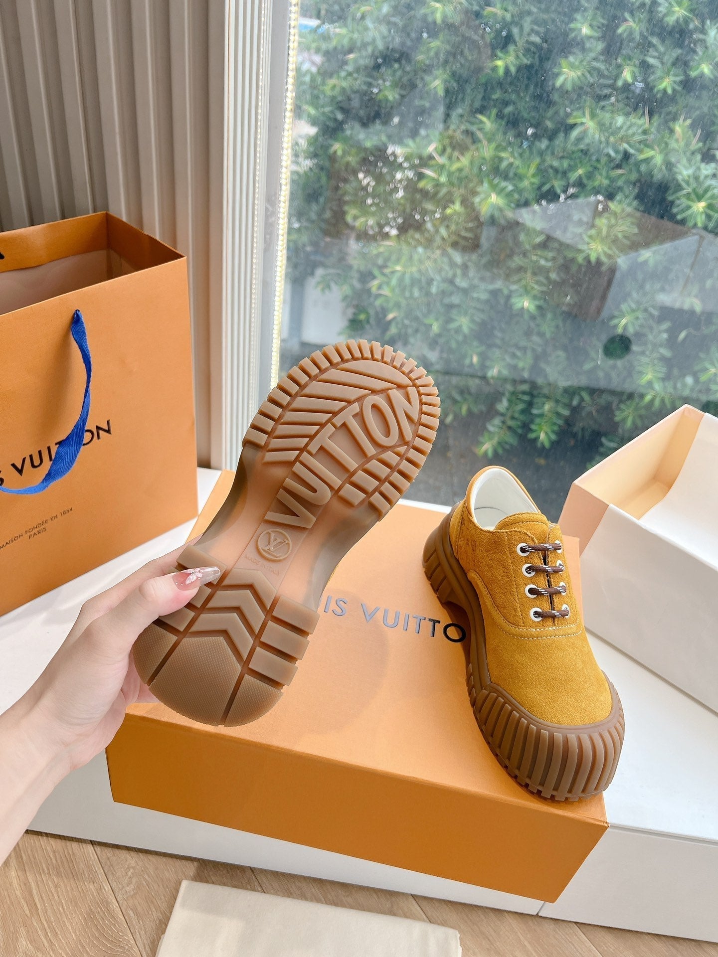 LV ARCHLIGHT SKATE SNEAKER IN HARVEST GOLD EMBOSSED SUEDE - 35