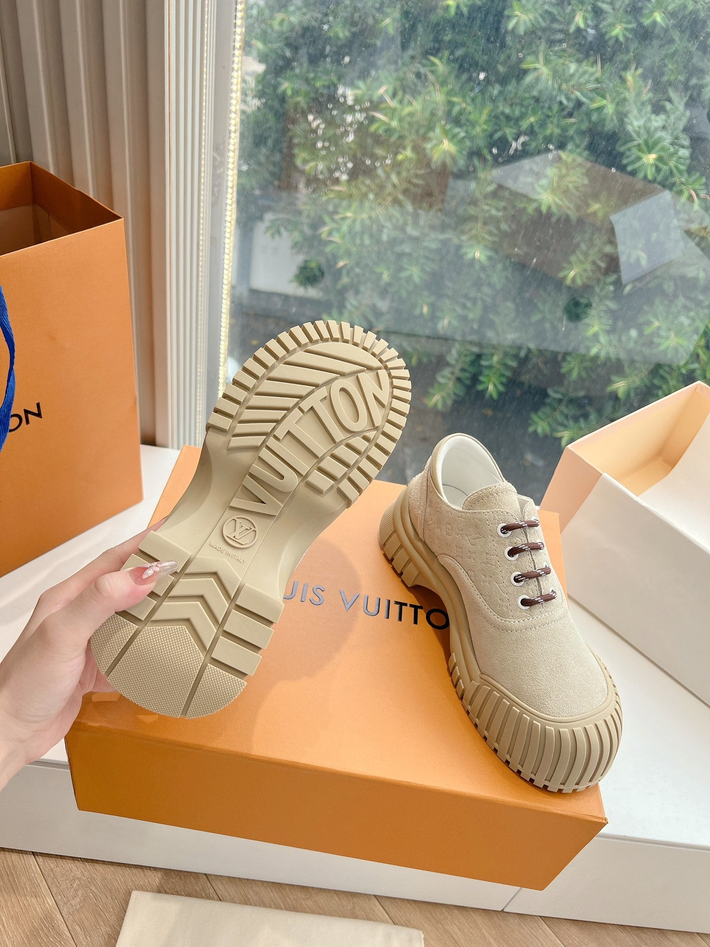 LV ARCHLIGHT SKATE SNEAKER IN PALE BROWN EMBOSSED SUEDE - 35
