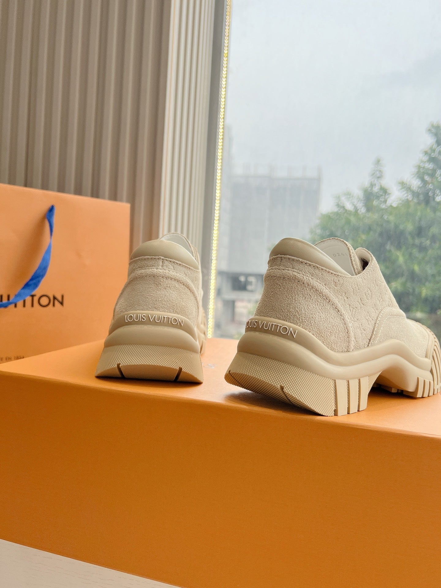 LV ARCHLIGHT SKATE SNEAKER IN PALE BROWN EMBOSSED SUEDE - 35