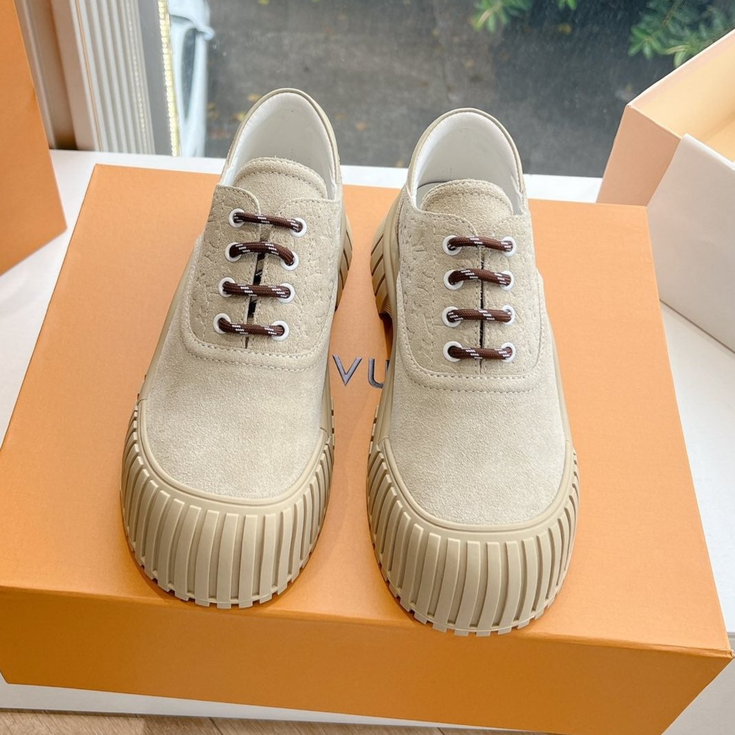 LV ARCHLIGHT SKATE SNEAKER IN PALE BROWN EMBOSSED SUEDE - 35