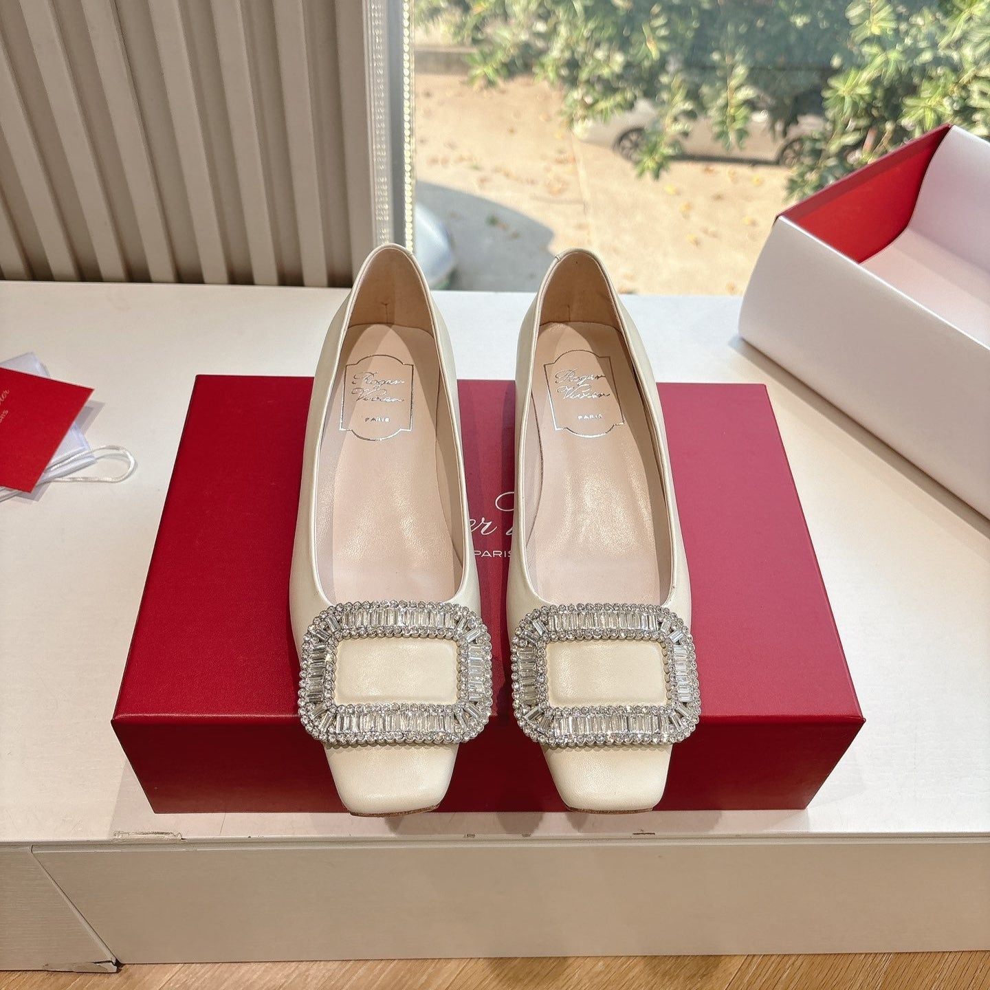 BELLE VIVIER BALLERINAS IN PARCHMENT BEIGE SMOOTH LAMBSKIN - 34