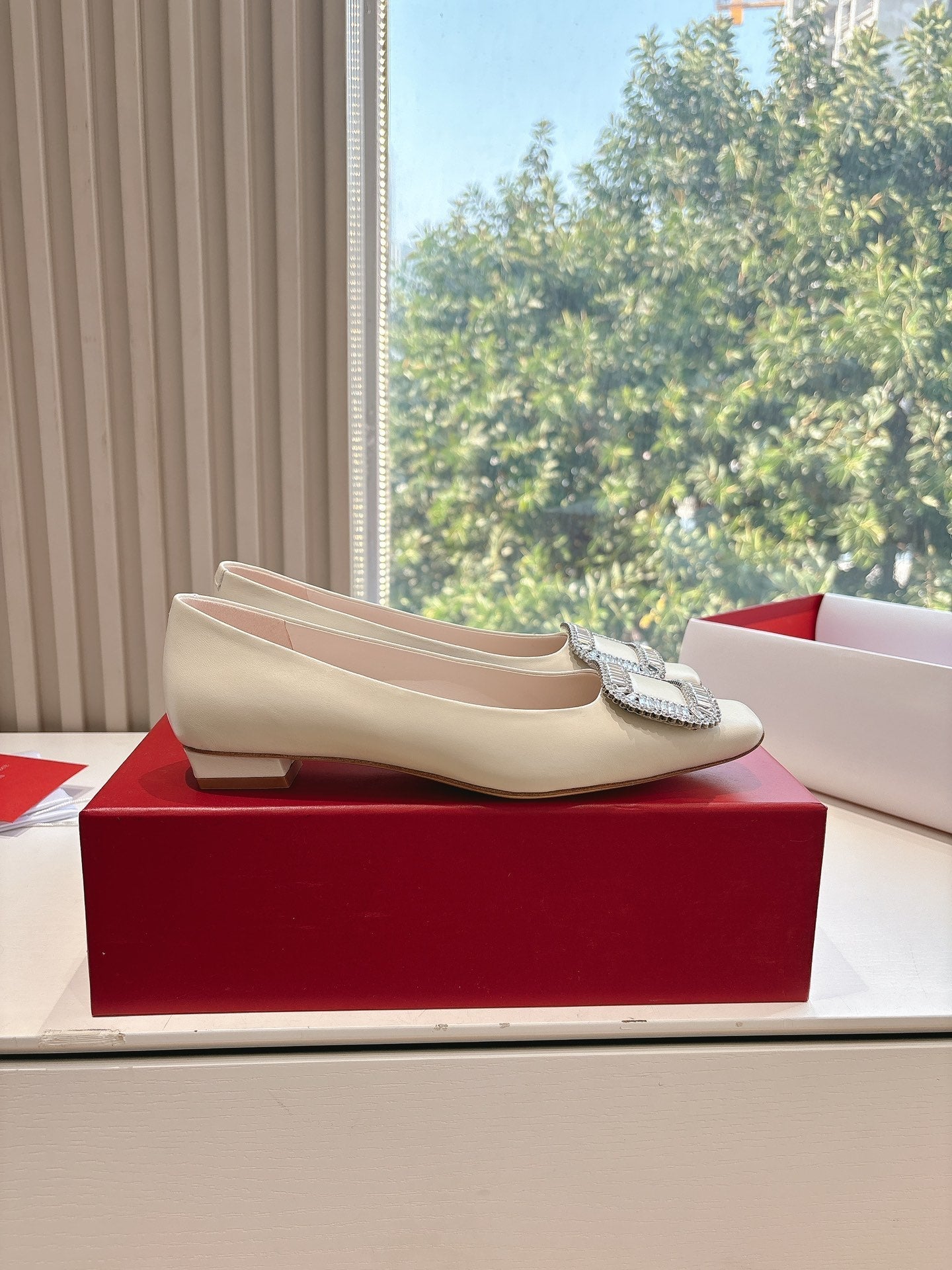 BELLE VIVIER BALLERINAS IN PARCHMENT BEIGE SMOOTH LAMBSKIN - 34