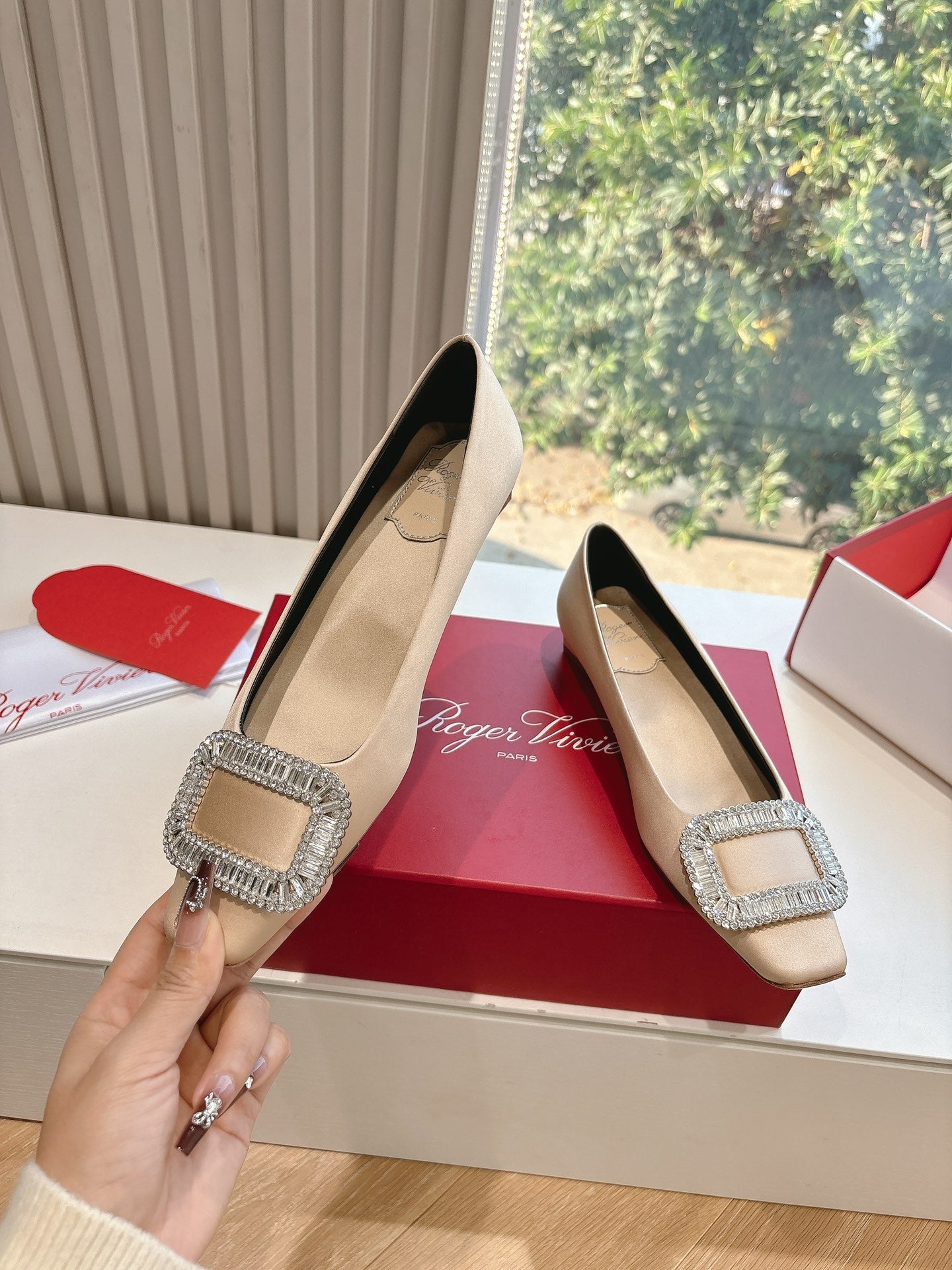 BELLE VIVIER BALLERINAS IN BEIGE SILK - 34