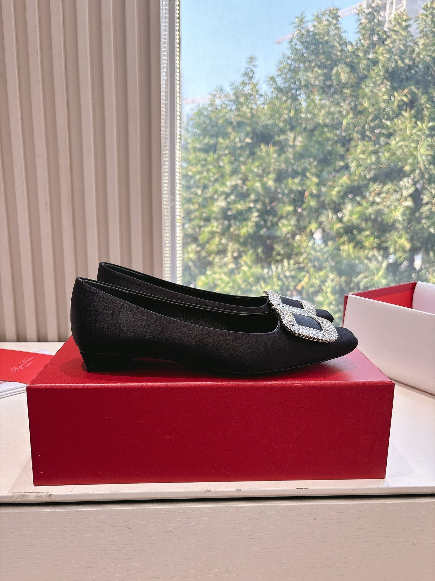 BELLE VIVIER BALLERINAS IN BLACK SILK - 34